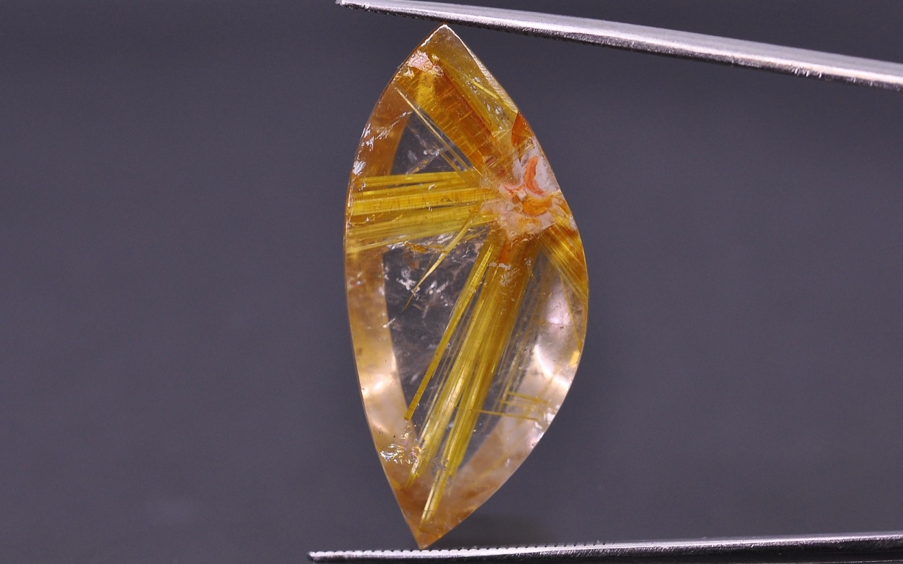 Křemen s rutilem nepravidelná dlažba 27,5x12,5 mm