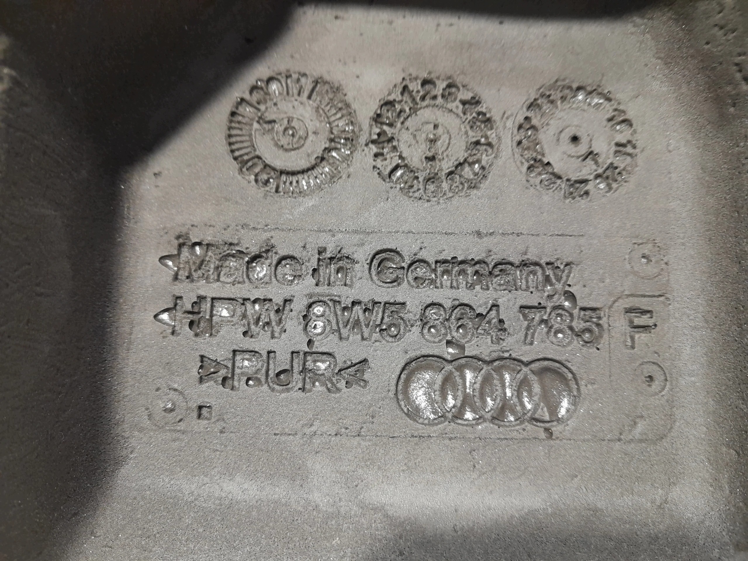 AUDI A4 B9 LIFT hangszigetelő sárvédő bal hátsó 8W5864785F