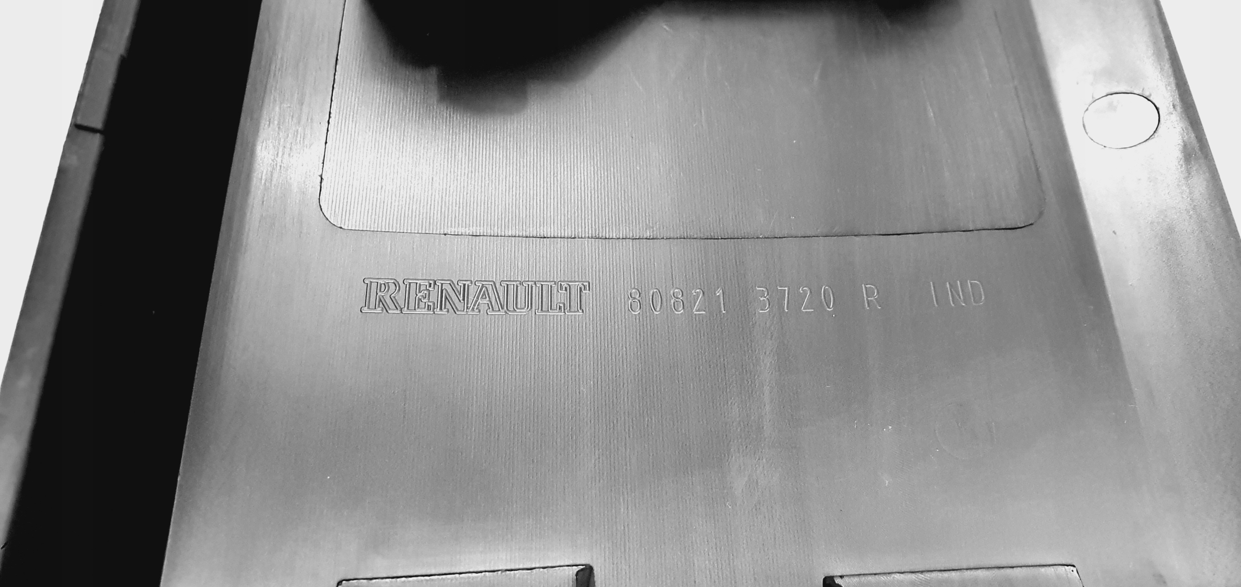 LISTWA DRZWI PRZEDNICH LEWYCH TRAFIC III VIVARO14- Producent części Renault OE