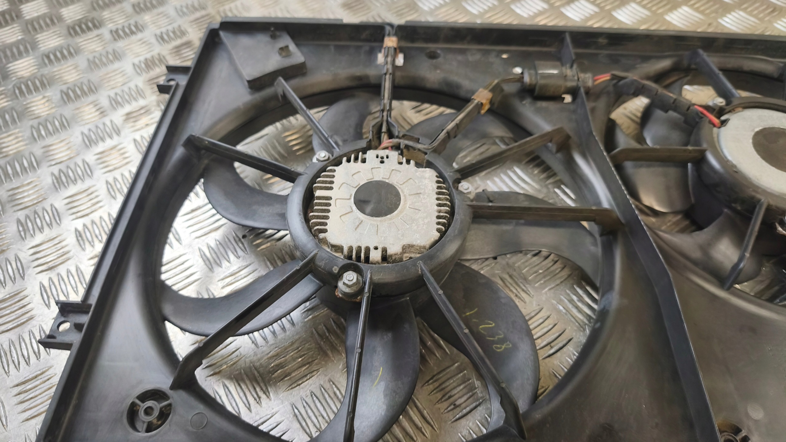 ventilátor chladiče GOLF VI 2009r 1K0121207BB