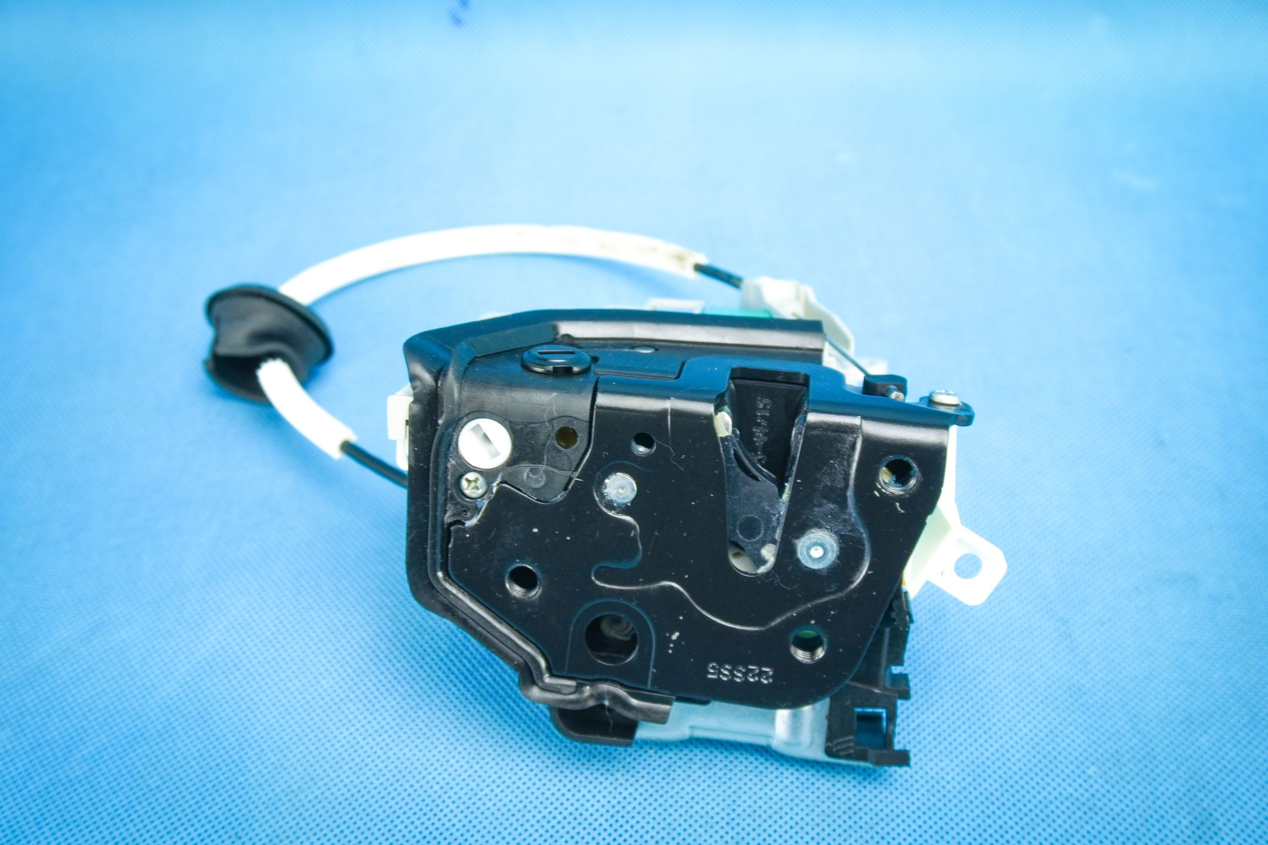 lock door left rear part Audi A3 8V A4 A5 Q5 8R 8K0839015G