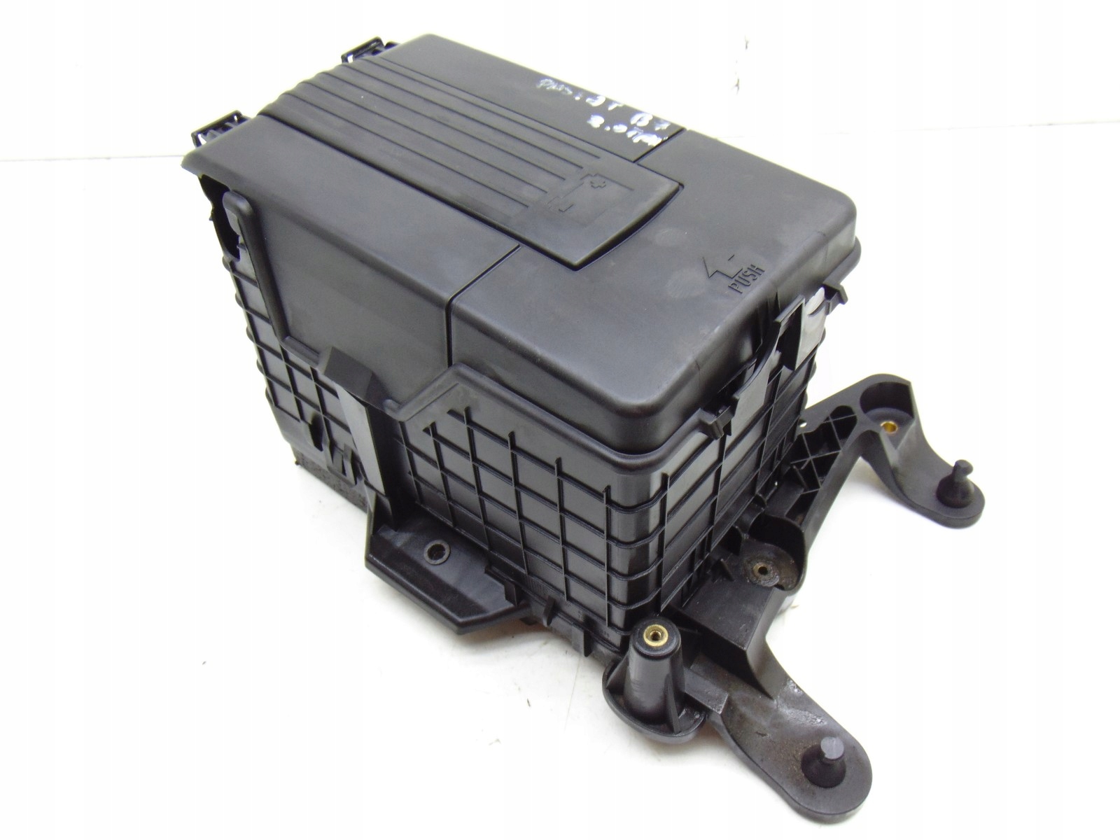 Корпус аккумулятора VW PASSAT B7 2.0 TDI CC