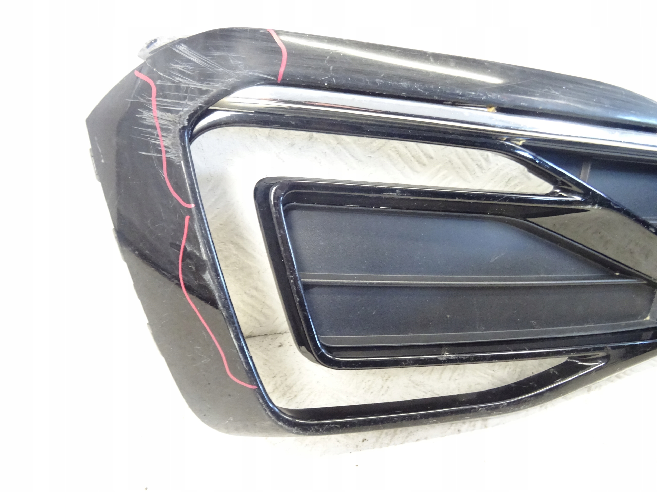 grid of a bumper front front left VW PASSAT B8 LIFT GTE 3G0853793B