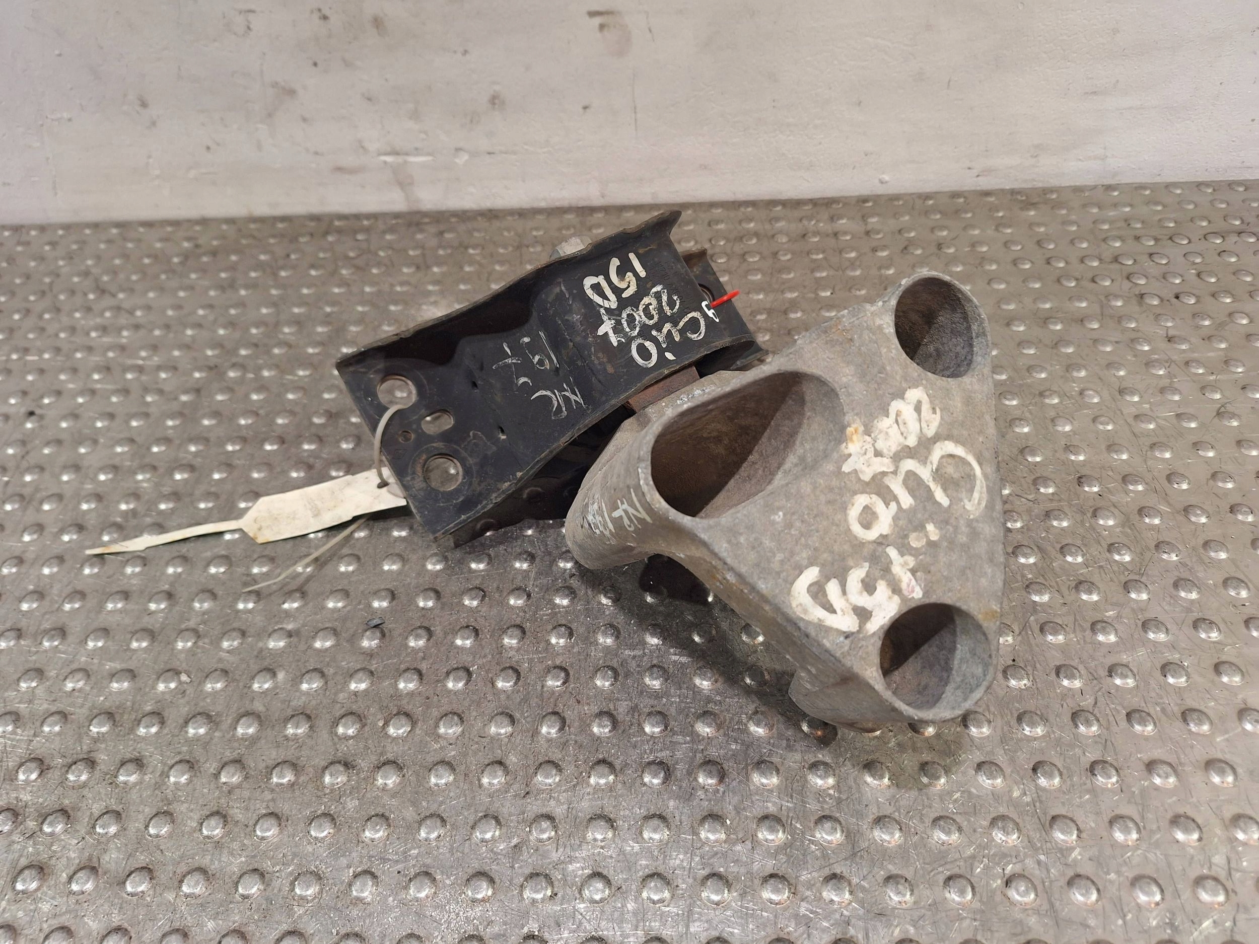 holder engine mount 8200499925 RENAULT CLIO III 1.5 DCI 06