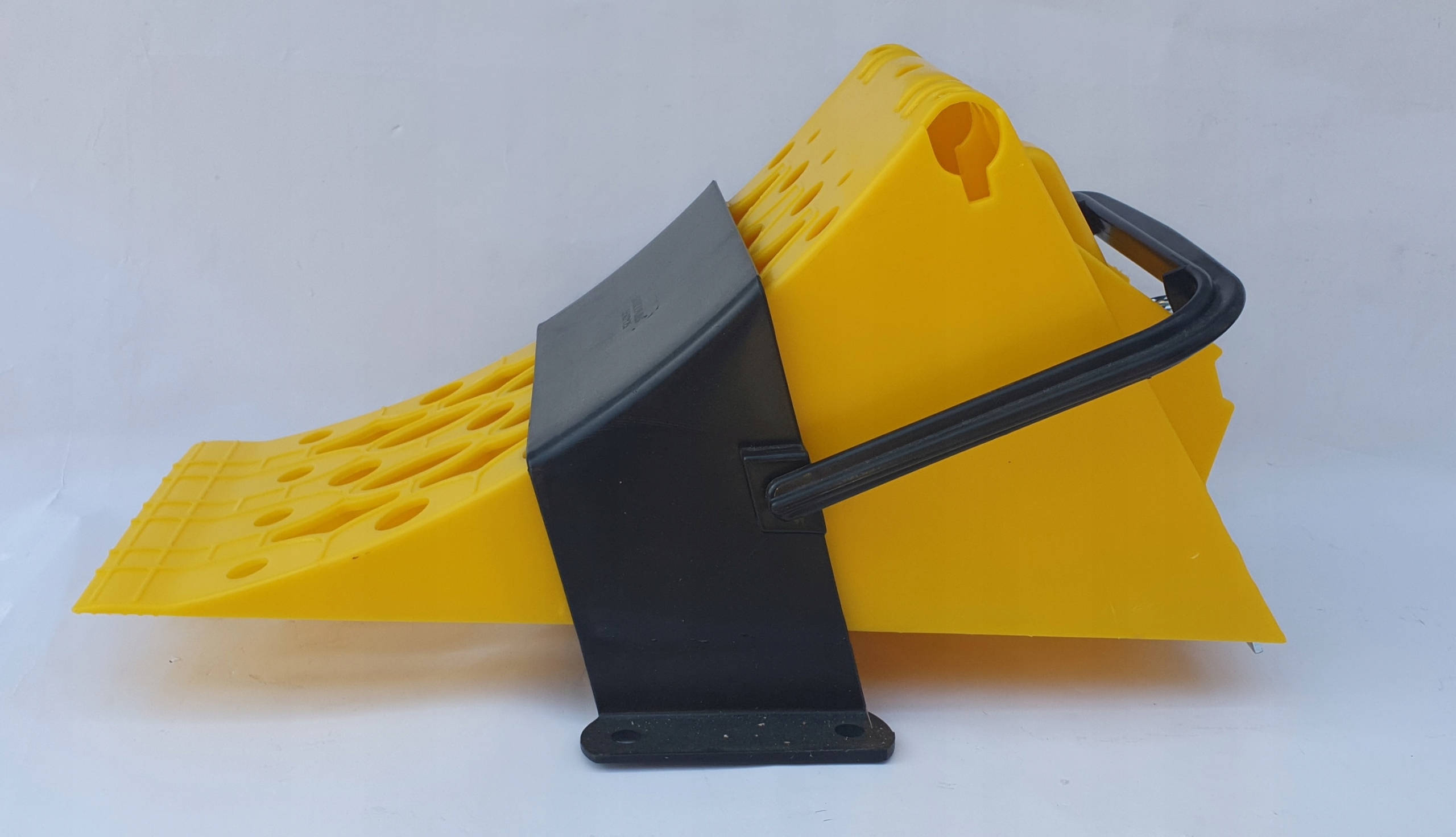 Клин под колесо с креплением пластик 50 см TIR BUS