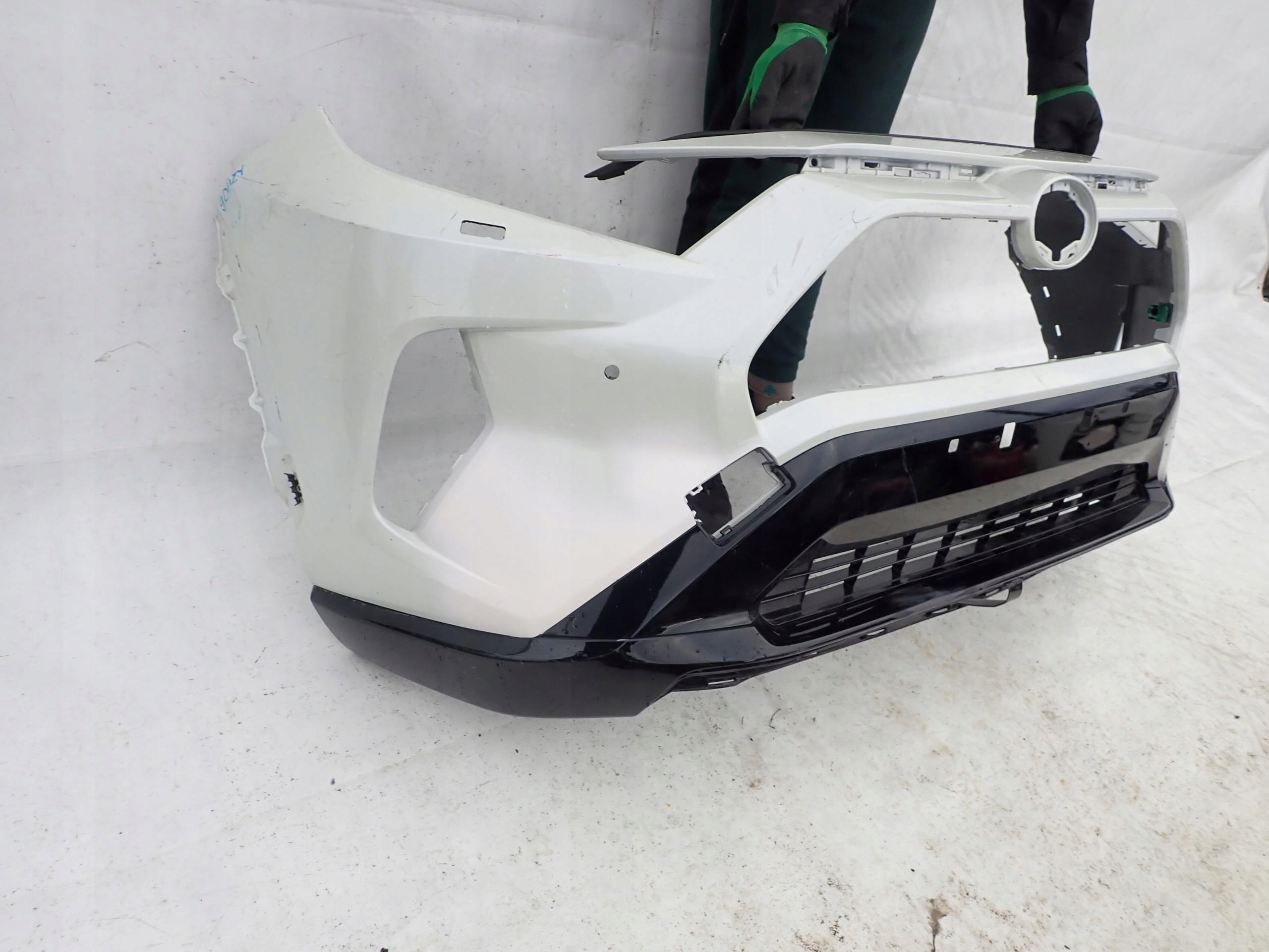 TOYOTA RAV4 V 19- bumper front front PDC SPR