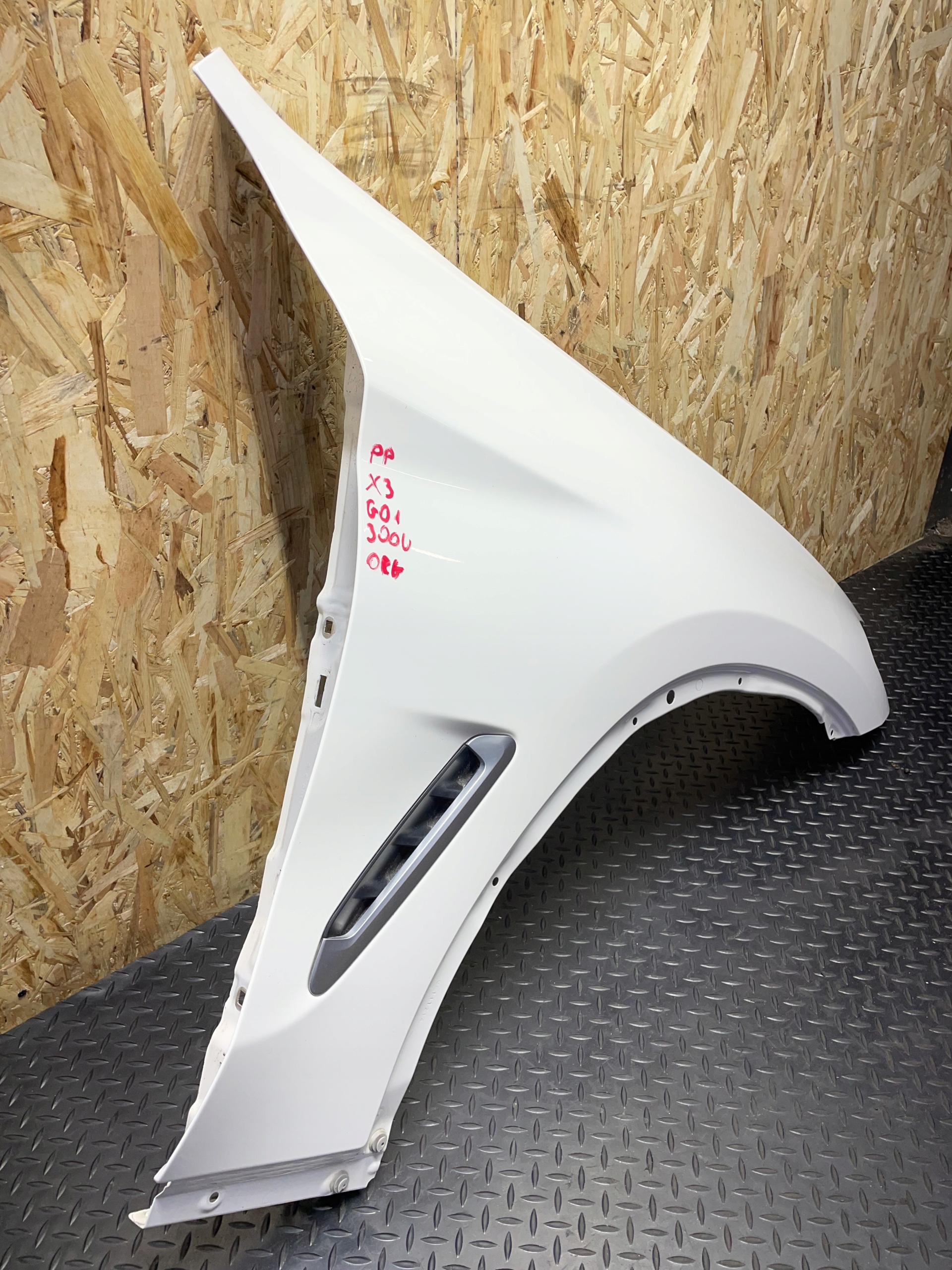 BŁOTNIK PRAWY BMW X3 G01 ALPINEWEISS A300 ORYGINAŁ Wersja Europejska