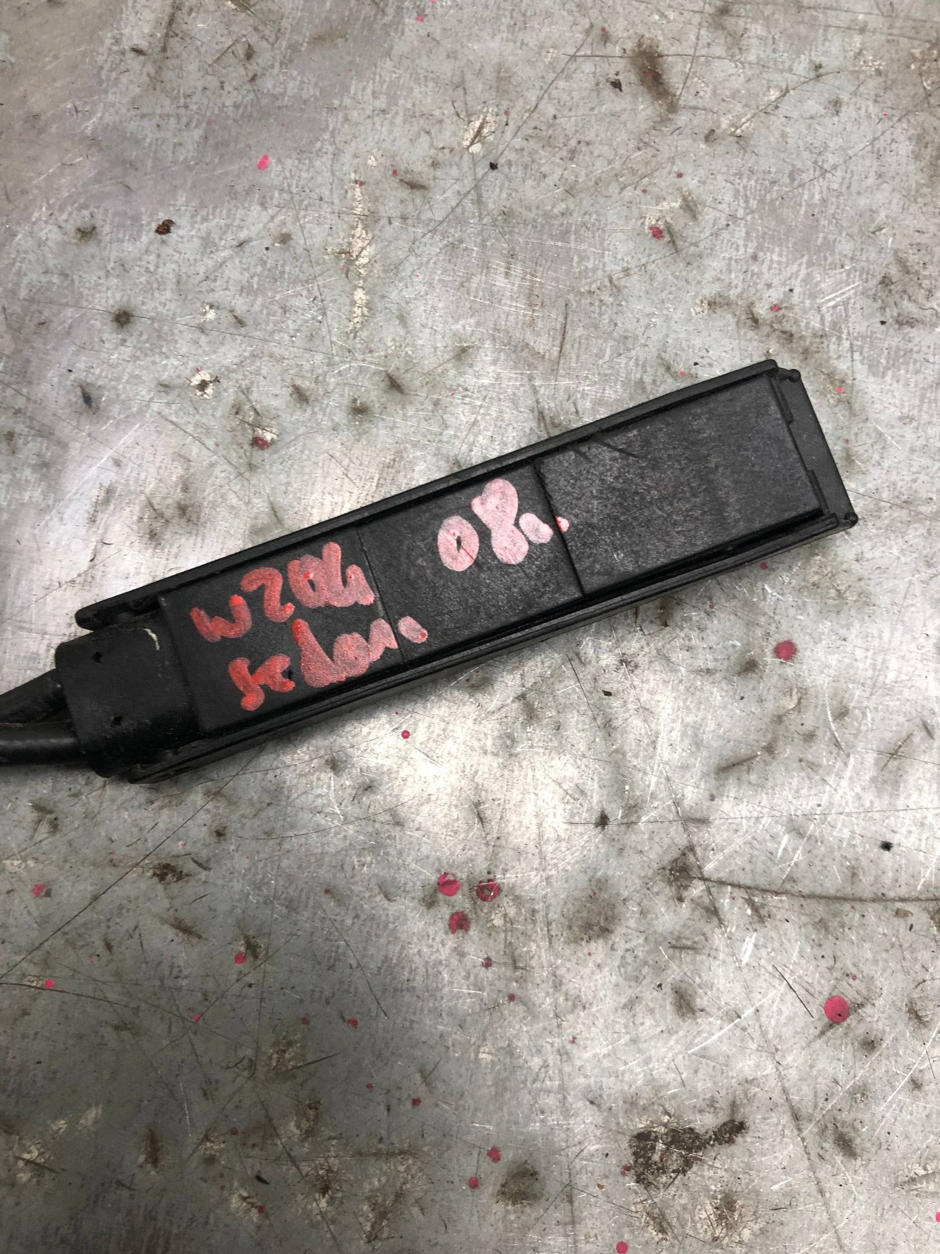 lock ropes bonnets MERCEDES W204 sedan A2048800059