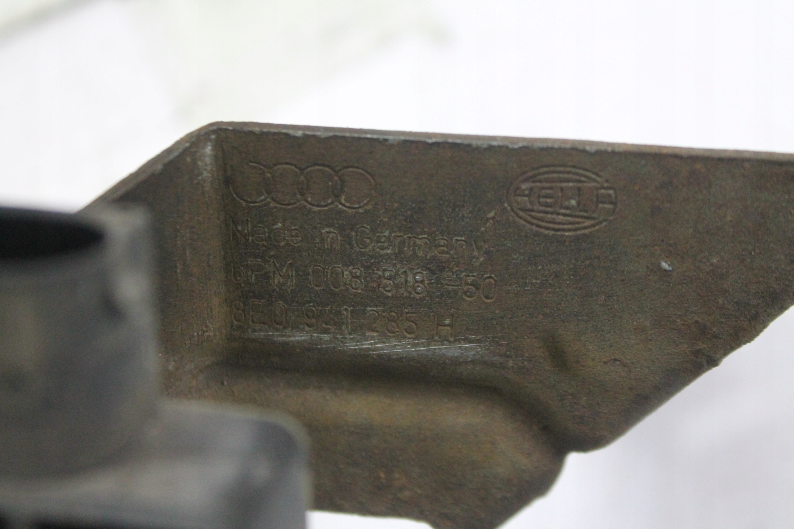 SENSOR POZIOMOWANIA XENON 8E0941285H EXEO 08-13