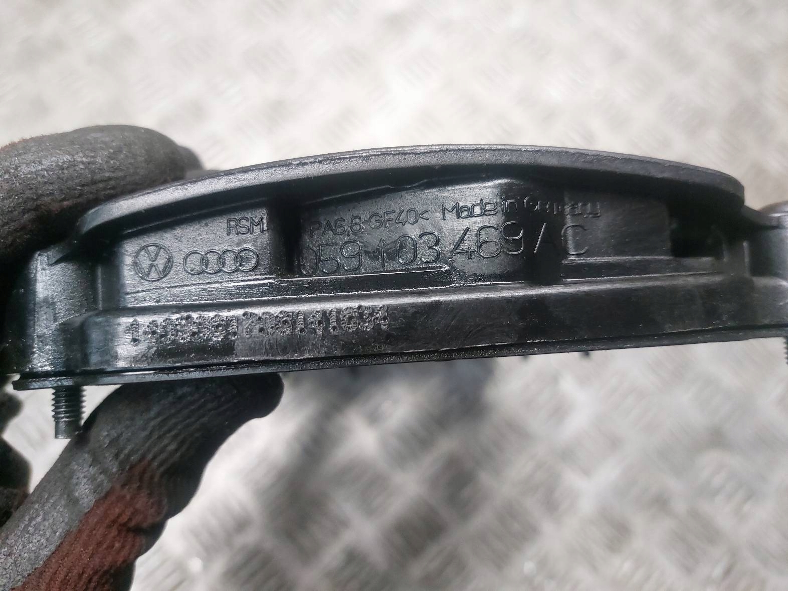 Abdeckung der Ventile links AUDI A6 C6 2.7 TDI 059103469C