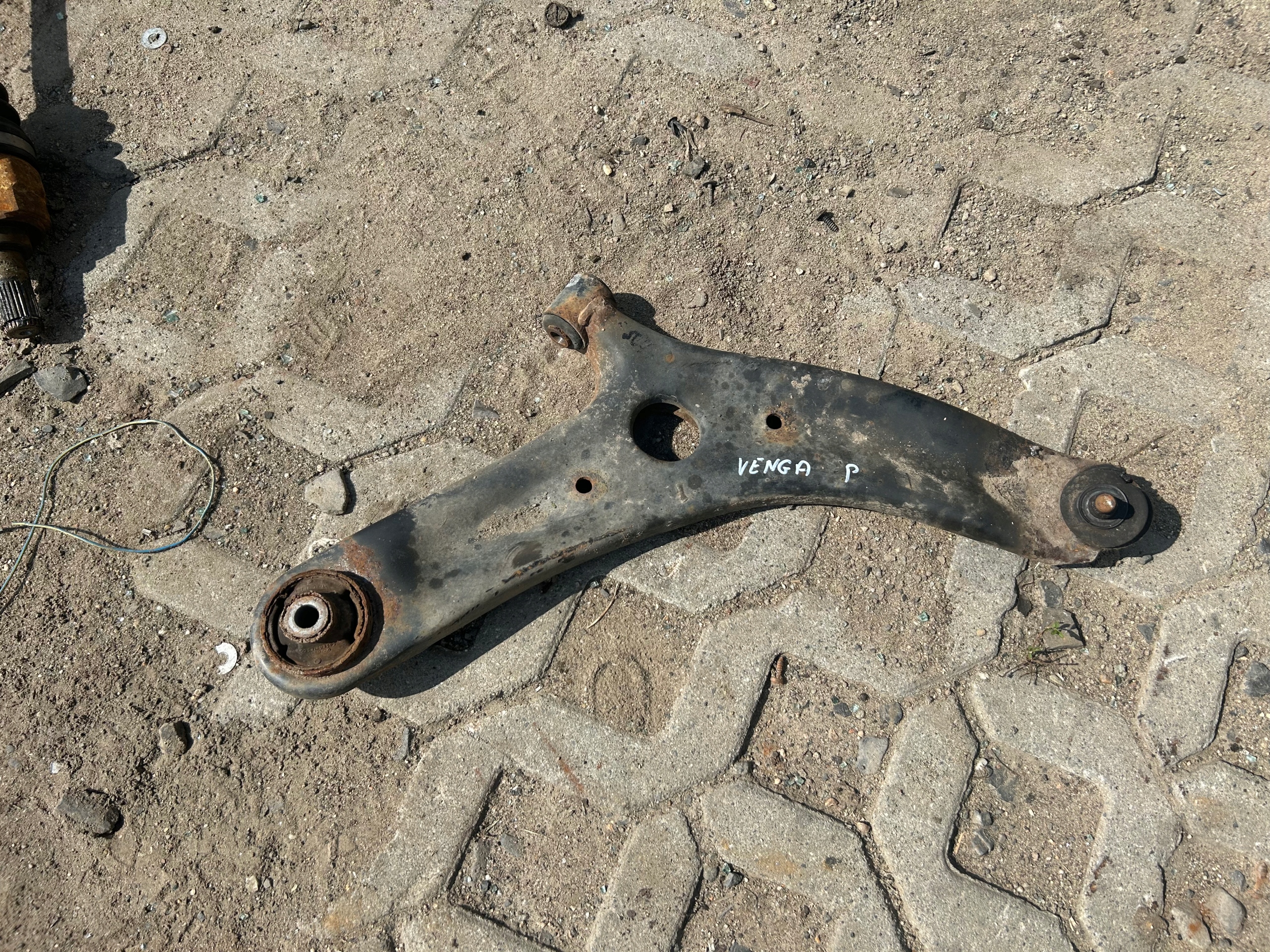 KIA VENGA Querlenker rechts vorne