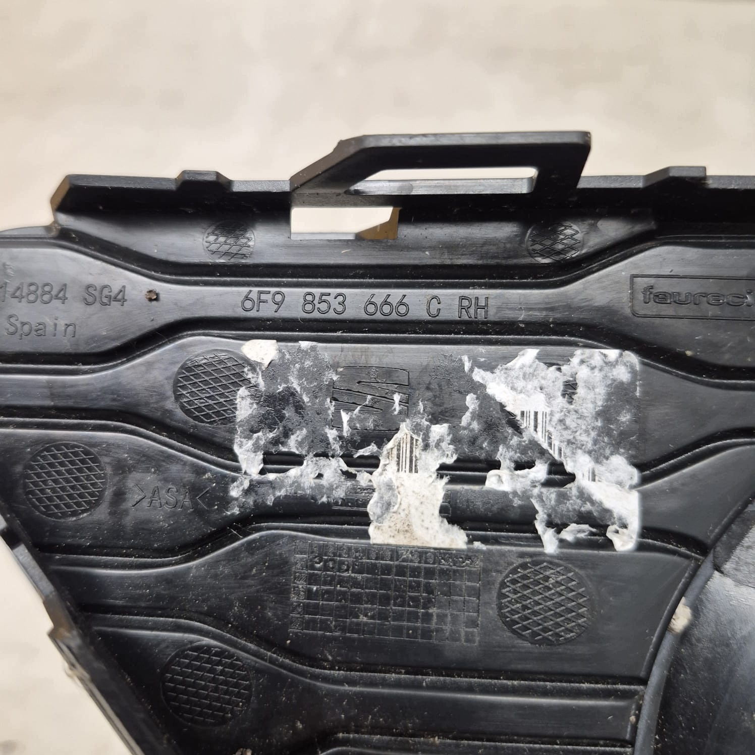 SEAT ARONA 17-21 grid of a bumper right