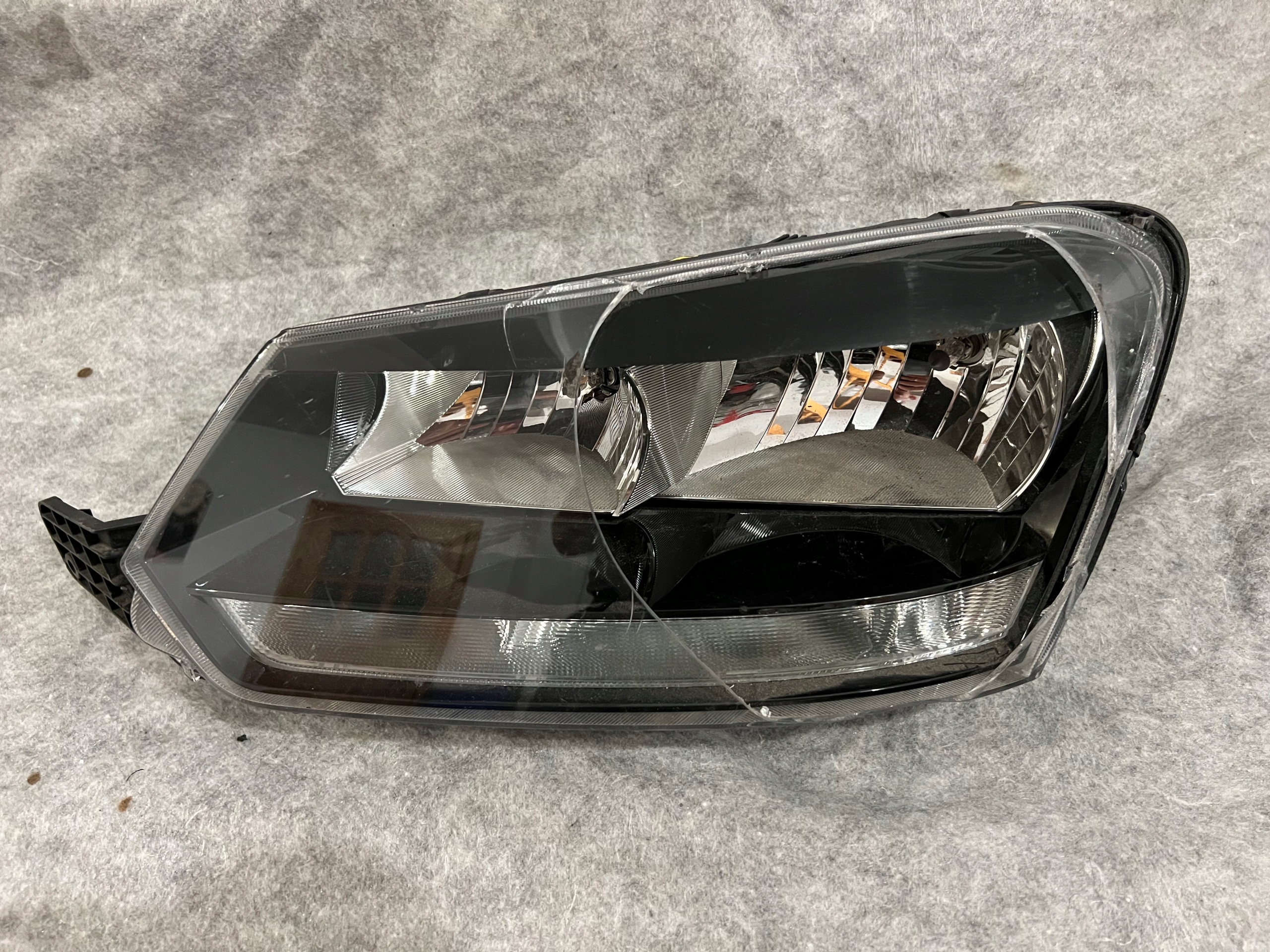 SKODA YETI ЛЕВА ФАРА ПЕРЕДНЯЯ