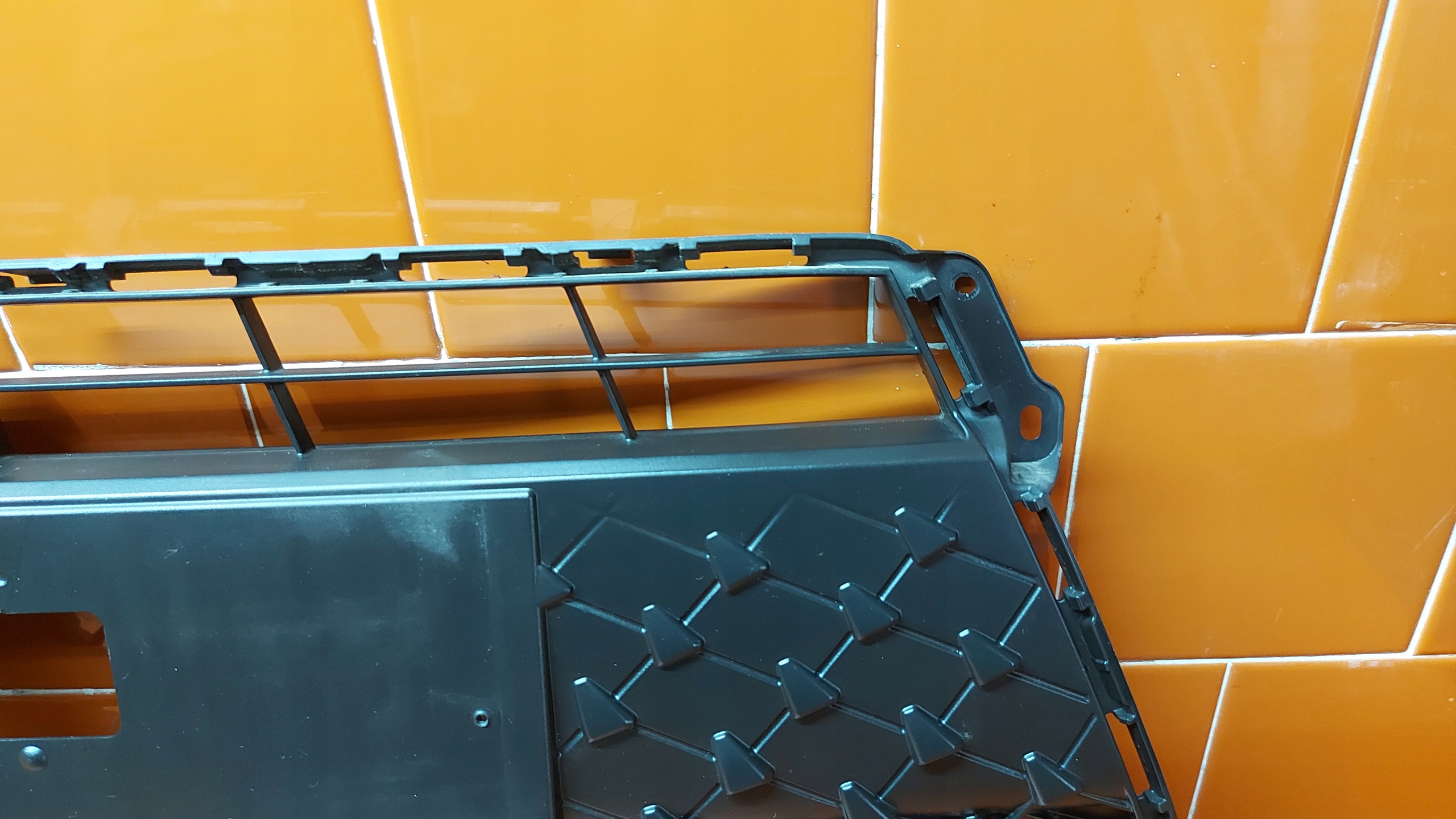 grid of a bumper central front front TOYOTA AYGO X 22
