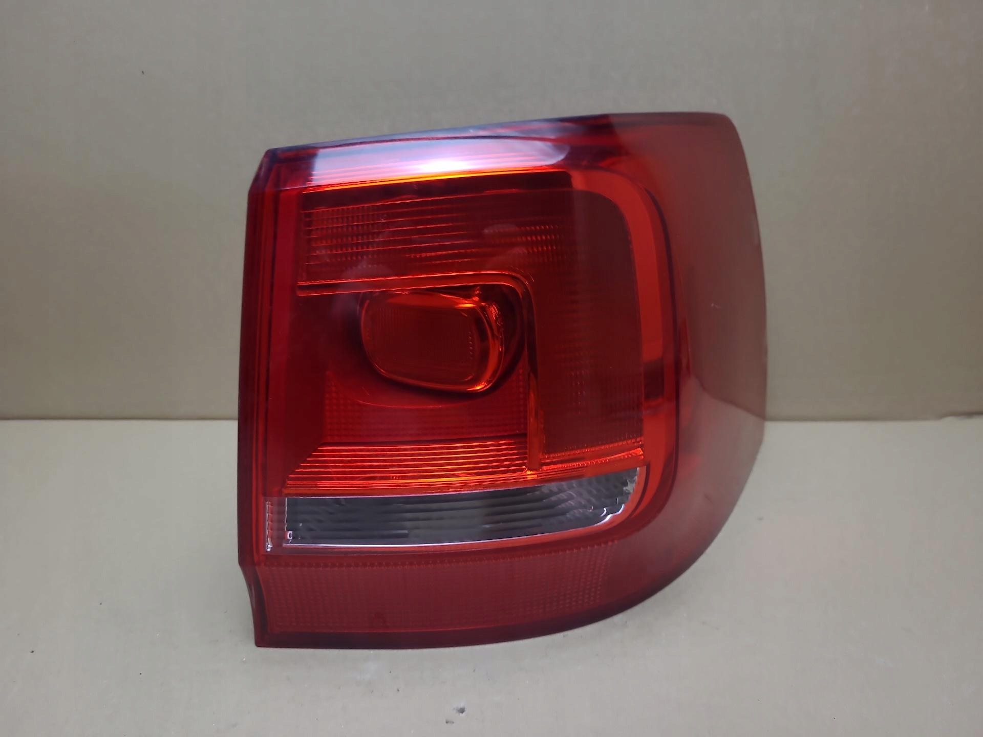 light rear right side Volkswagen Sharan 2 2012 7N0945096G
