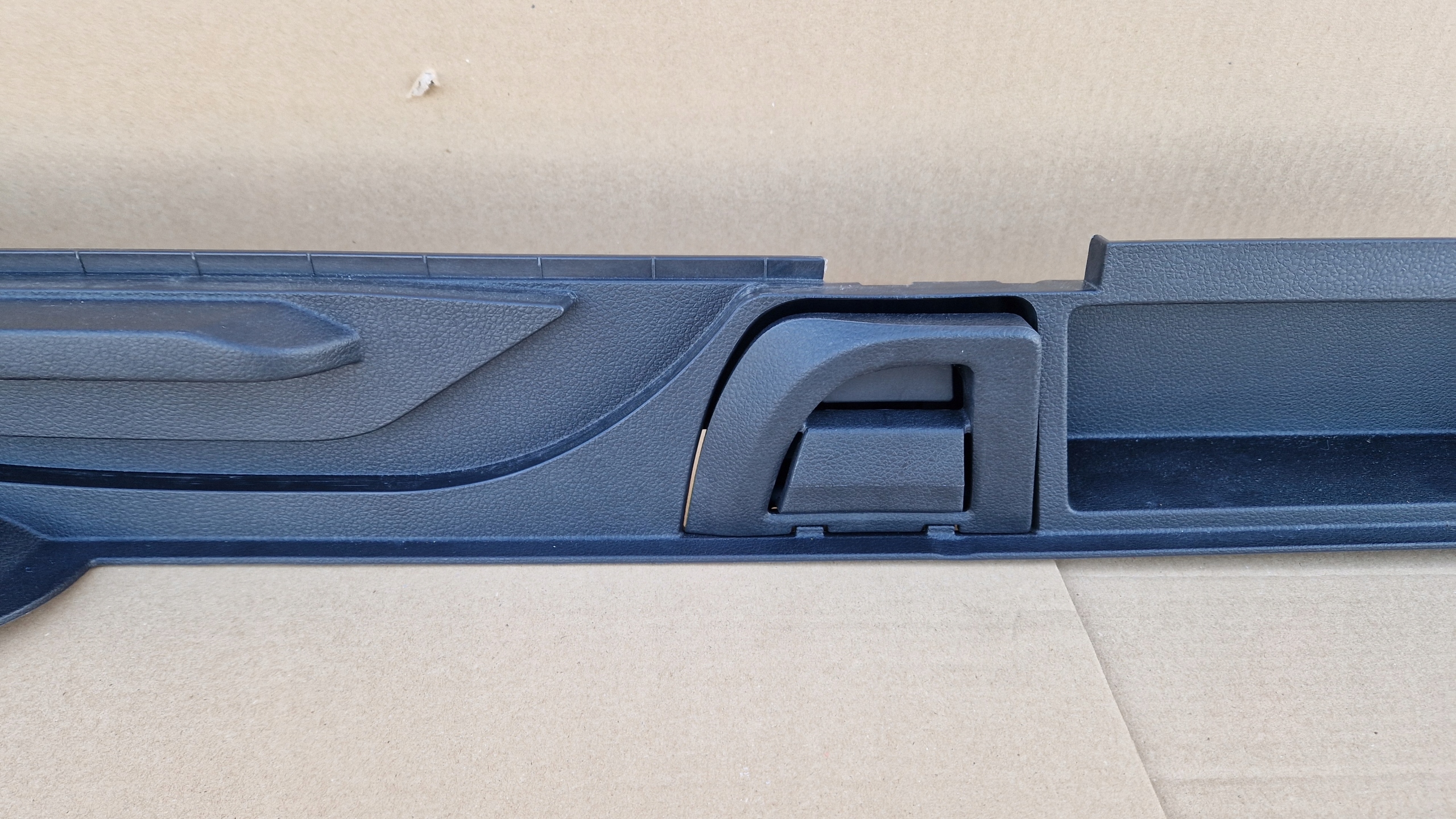 console moulding boot PASSAT B8 KOMBI 3G9858832 right as new