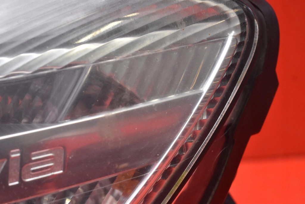 REFLEKTOR left light front lens EU 1Z1941015F SKODA OCTAVIA 2 II 08-13