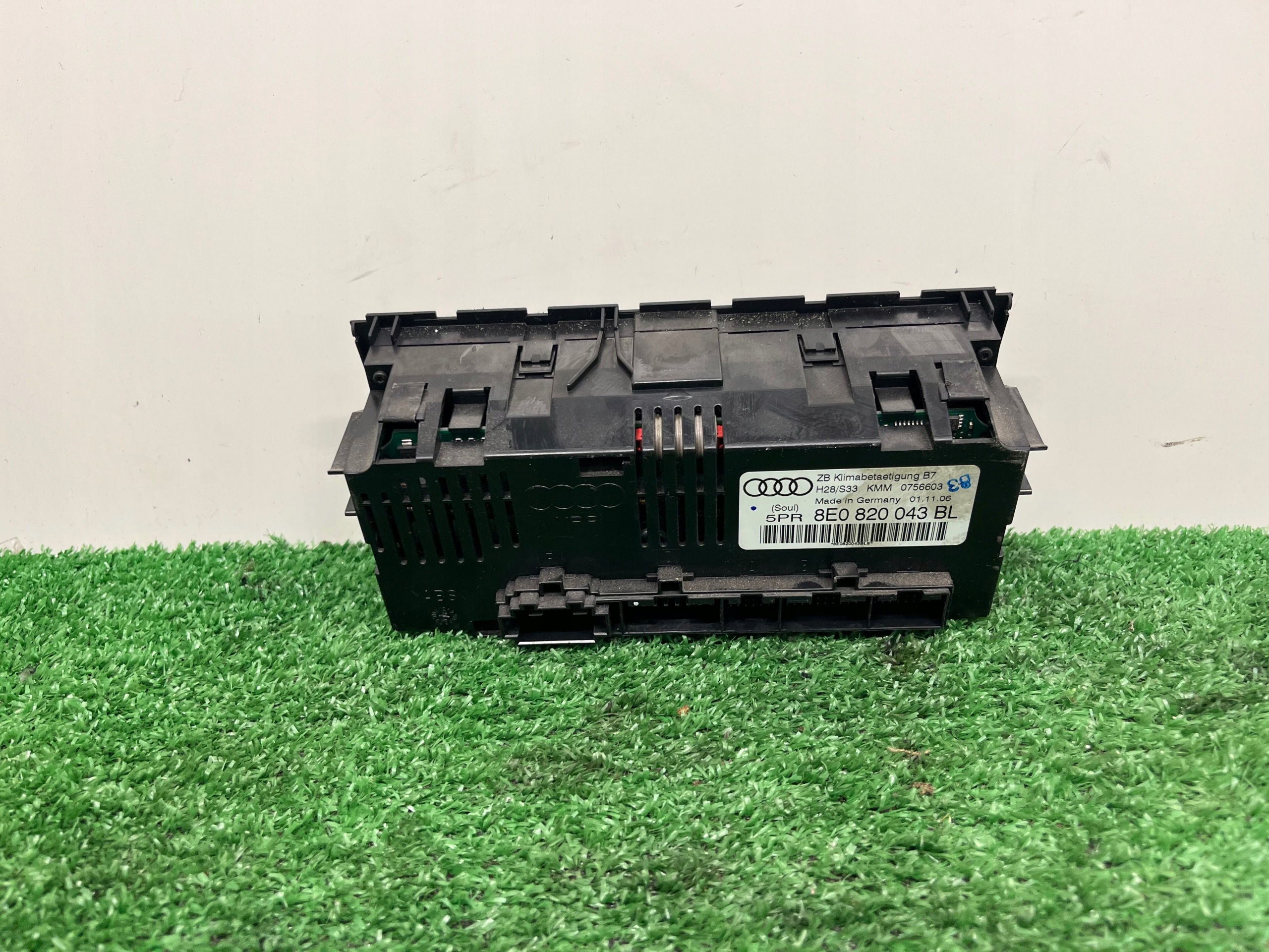 control panel air conditioning devices AUDI A4 B7 8E0820043BL