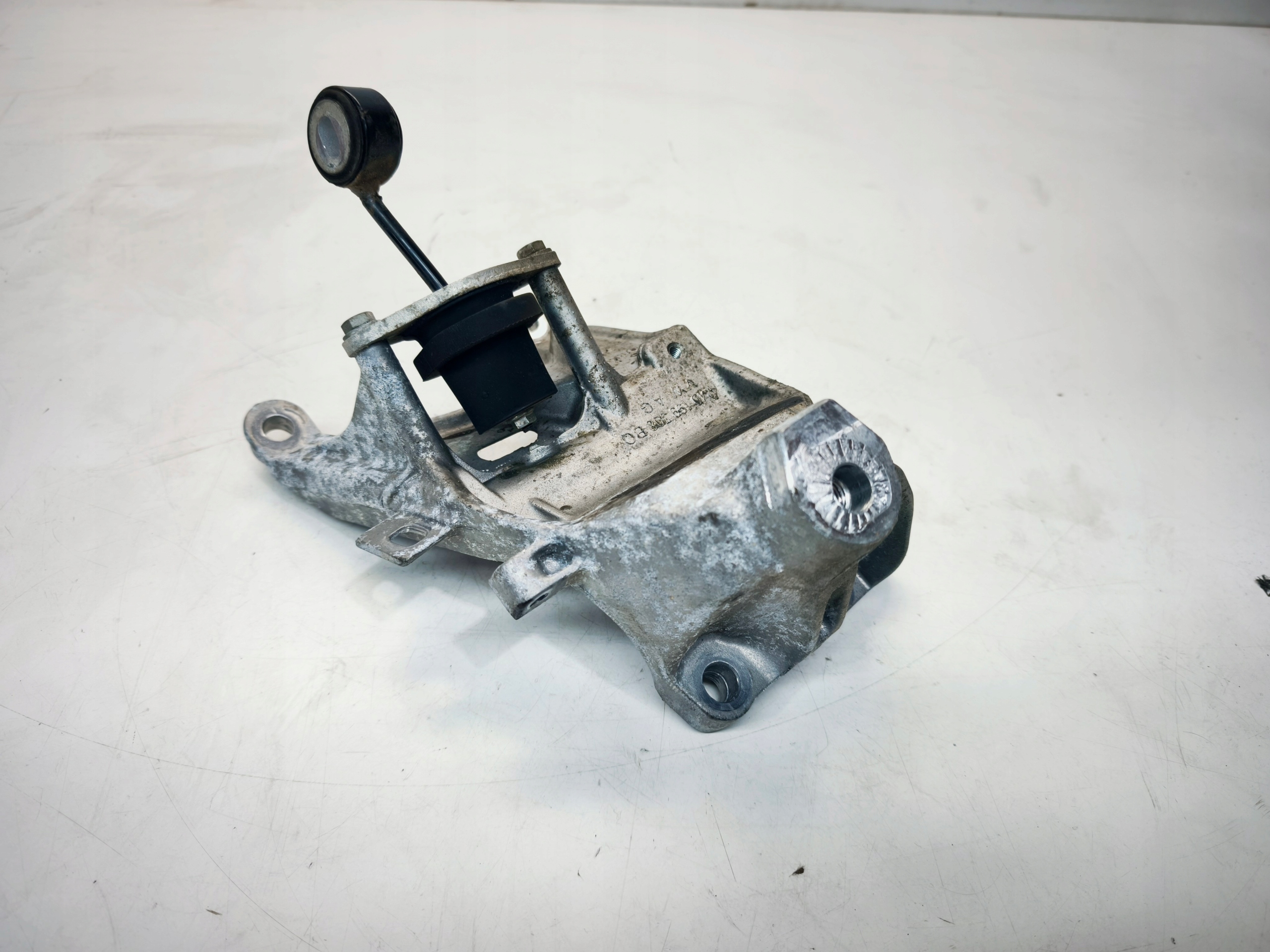 holder engine mount right AUDI A4 B9 A5 8W 2.0 TDI 4M0199308BQ