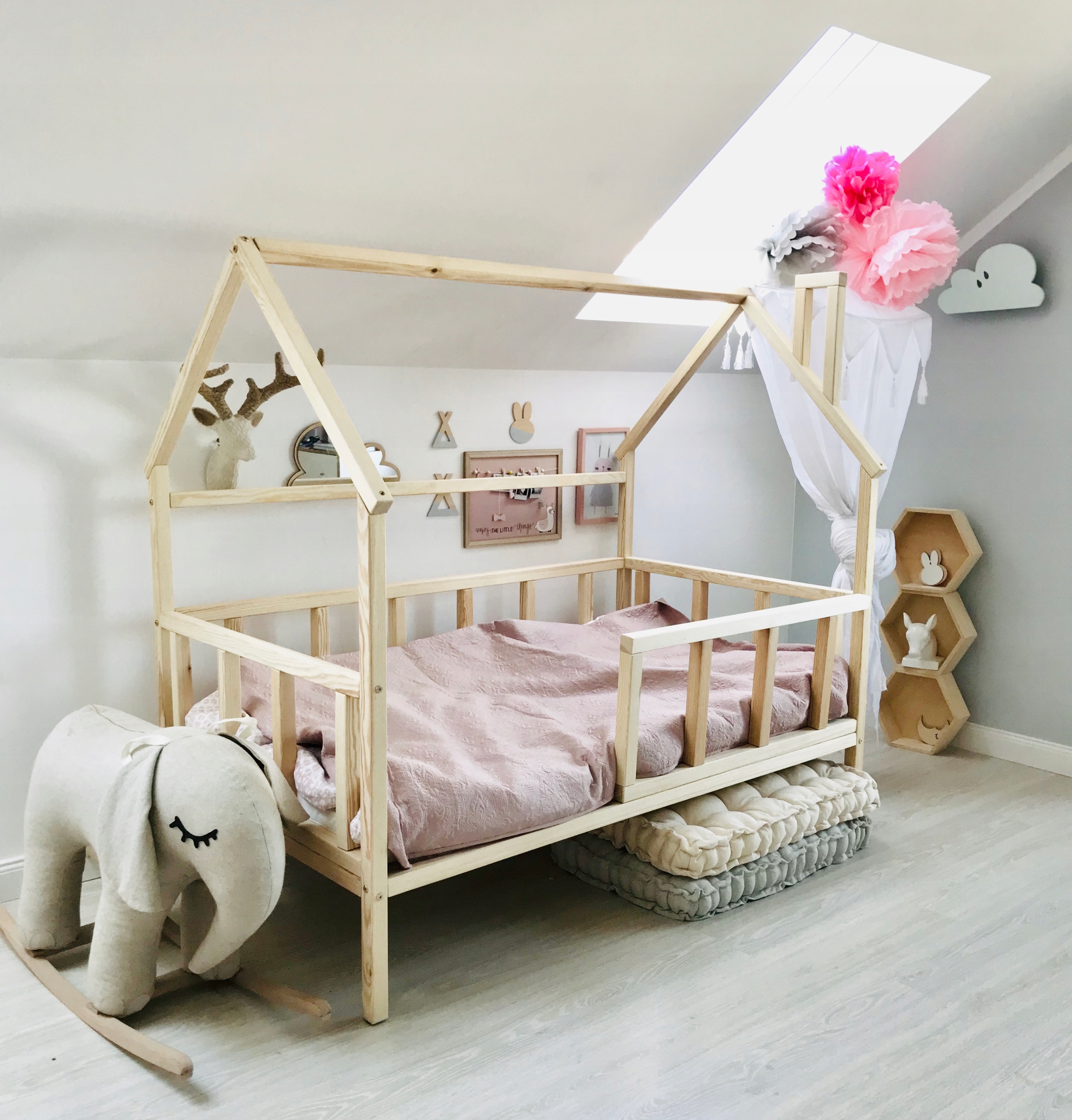 Łózko Domek na nóżkach 90x190 NOWOŚĆ Woodenheaven Kolekcja Nowość2022