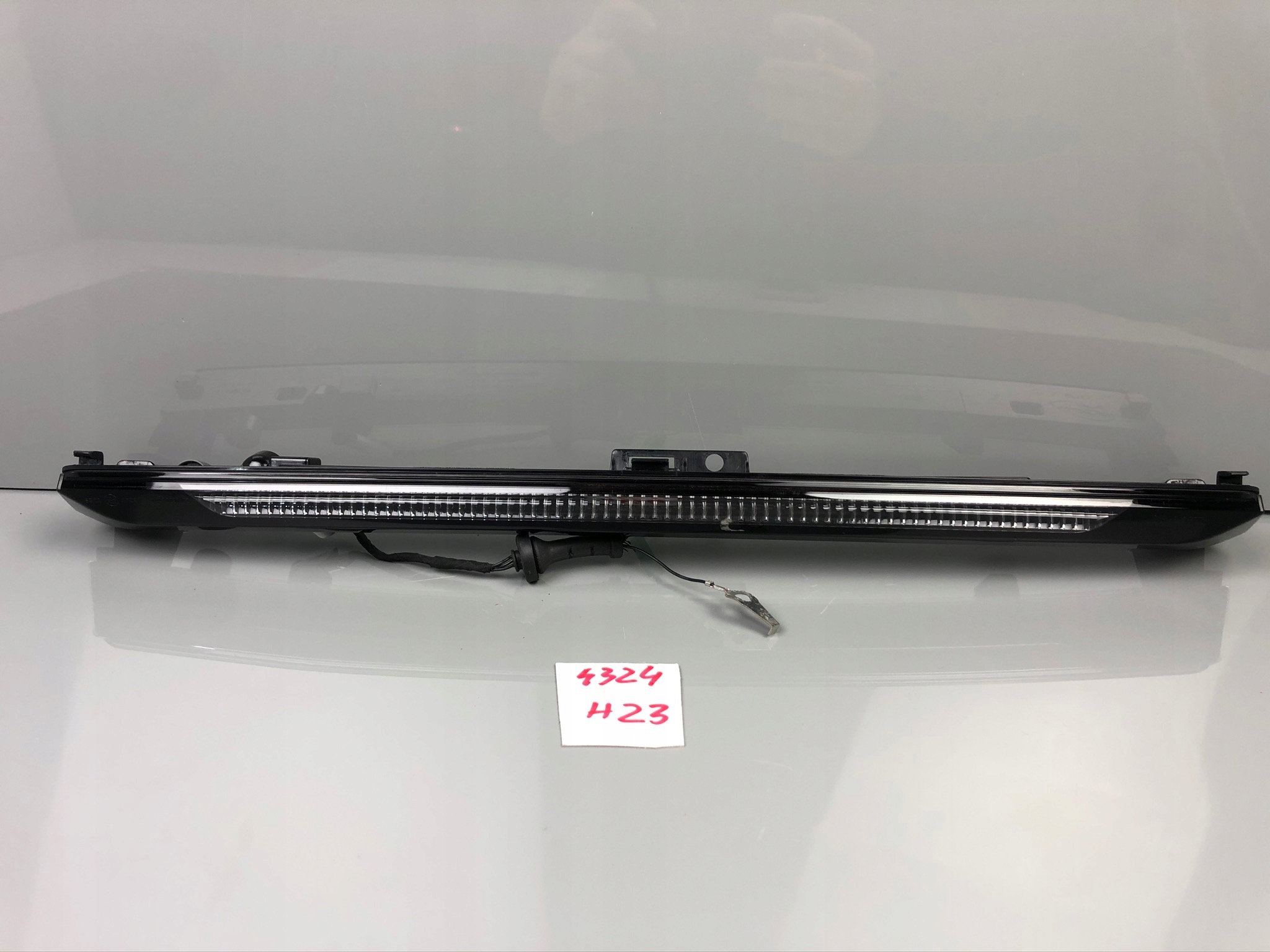 TRZECIE light STOP VOLVO V60 II 31468198