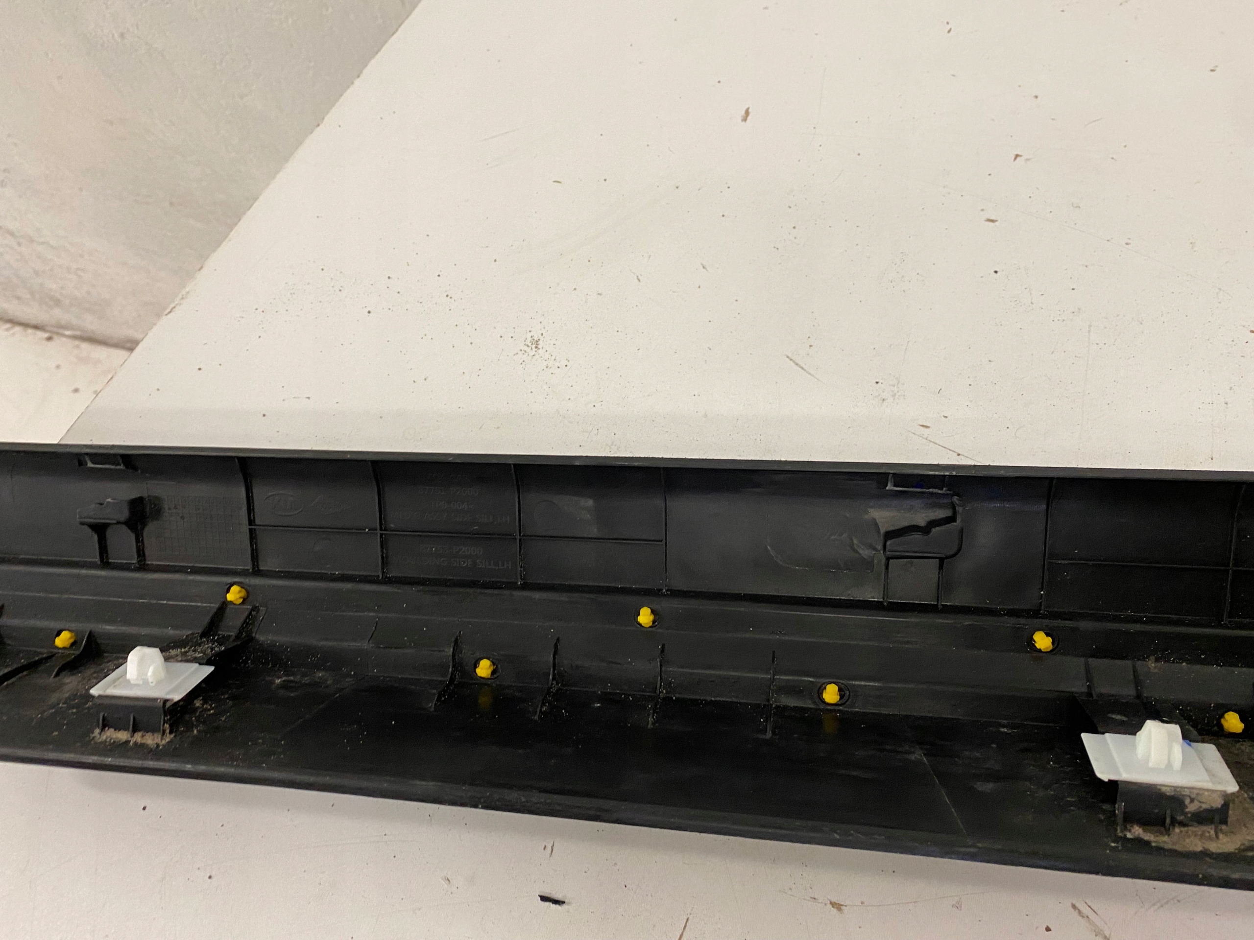 KIA SORENTO III moulding threshold left cover of the threshold