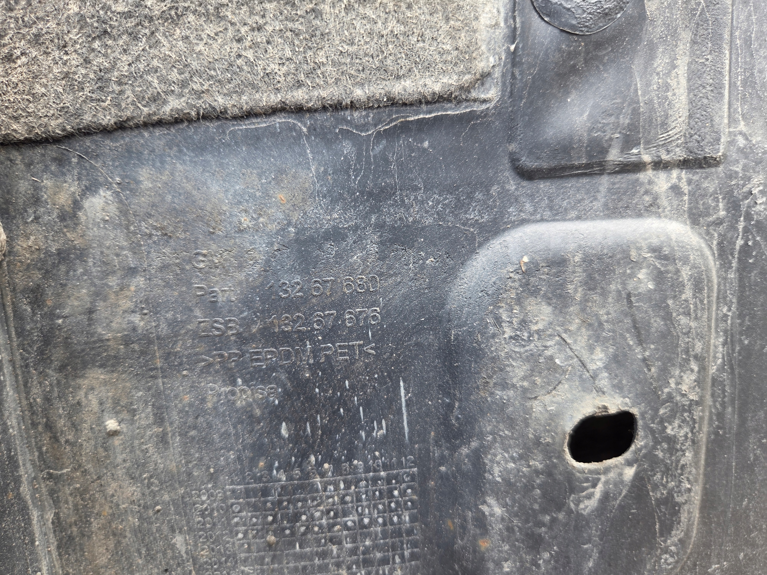 mudguard left front left front Opel Meriva B 1326768 13267678