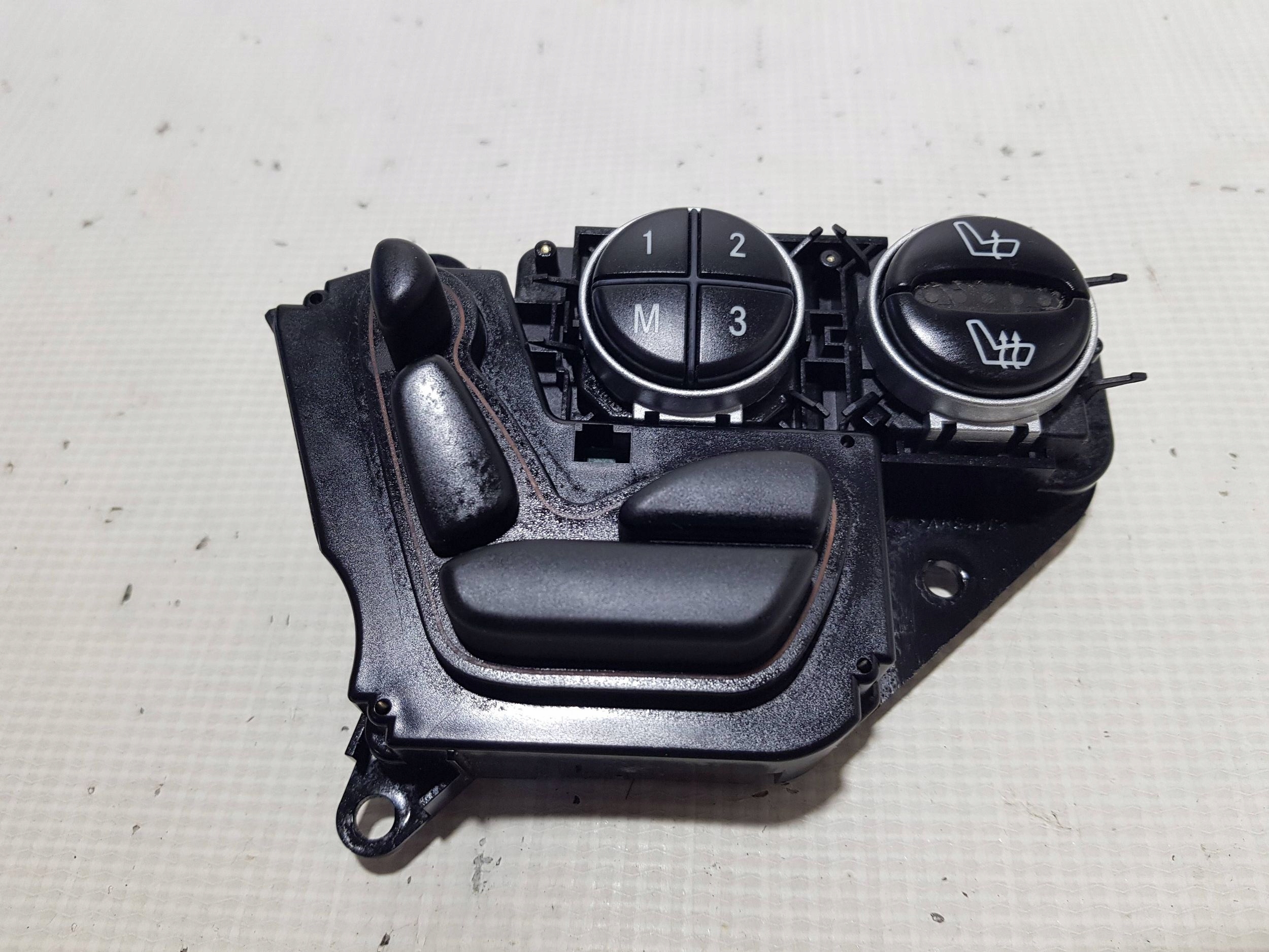 PANEL sedačka levý předek MERCEDES SL R230 W230