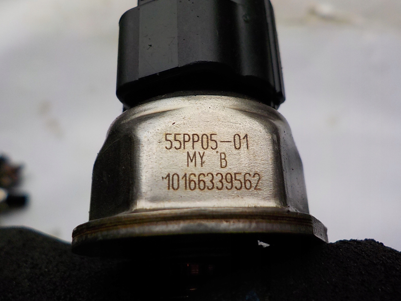 OPEL ASTRA J 1.7 CDTI Capteur Pression Carburant 55PP05-01