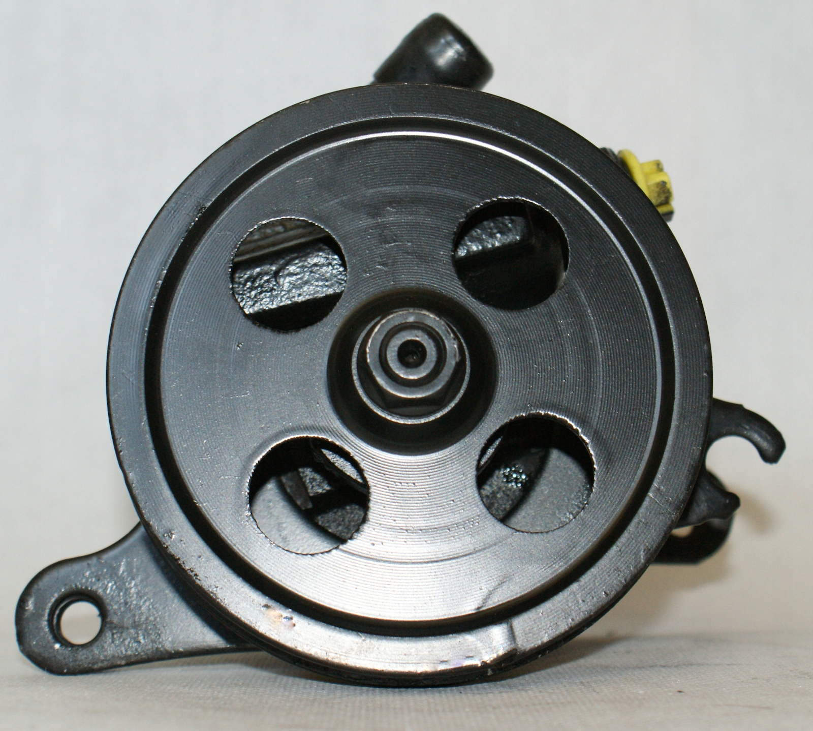 4432033111 - Насос гидроусилителя руля LEXUS RX300 TOYOTA CAMRY 3.0 V6