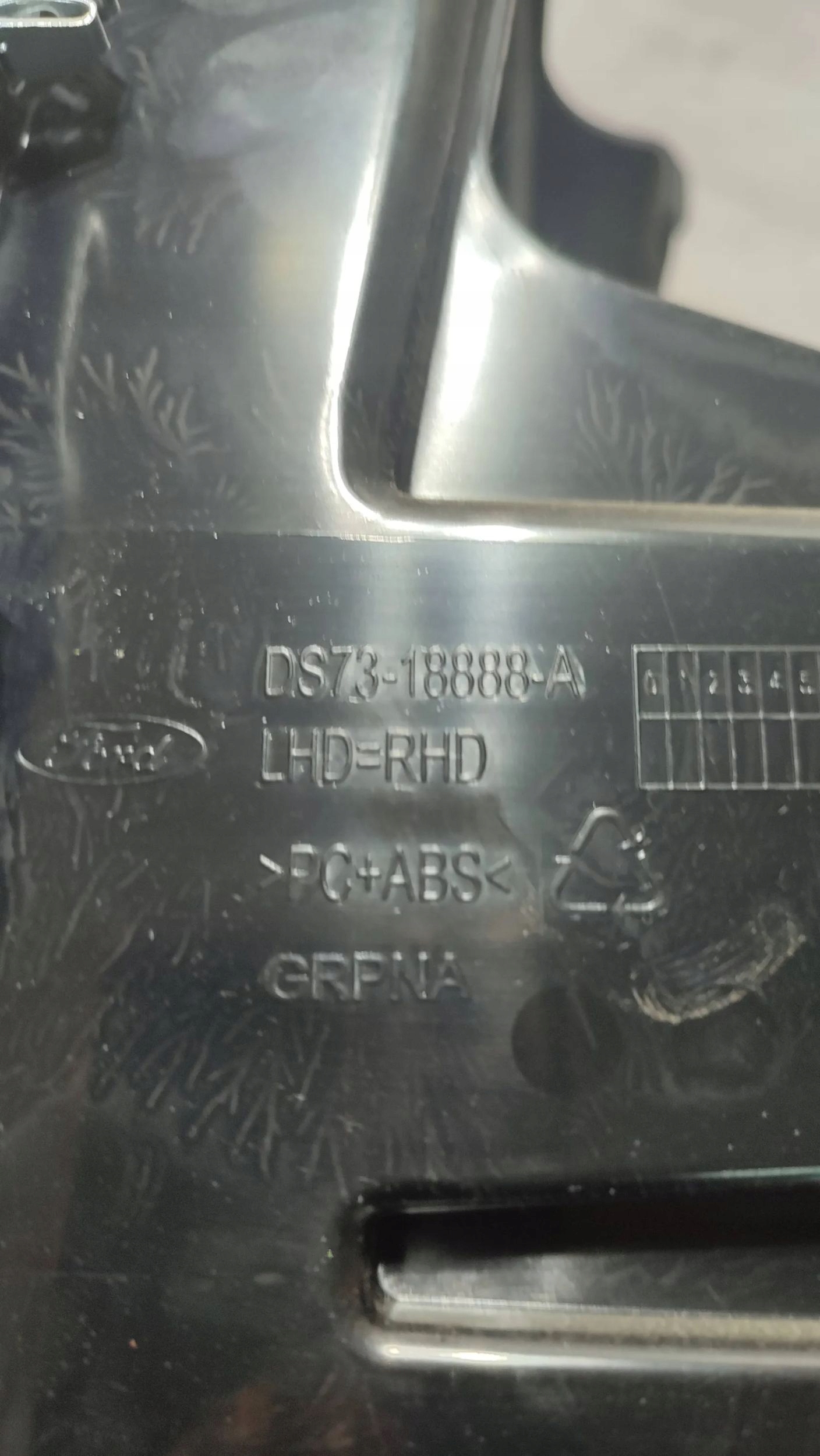 Ford Mondeo MK5 16r 2.0TDCi Support plaque radia