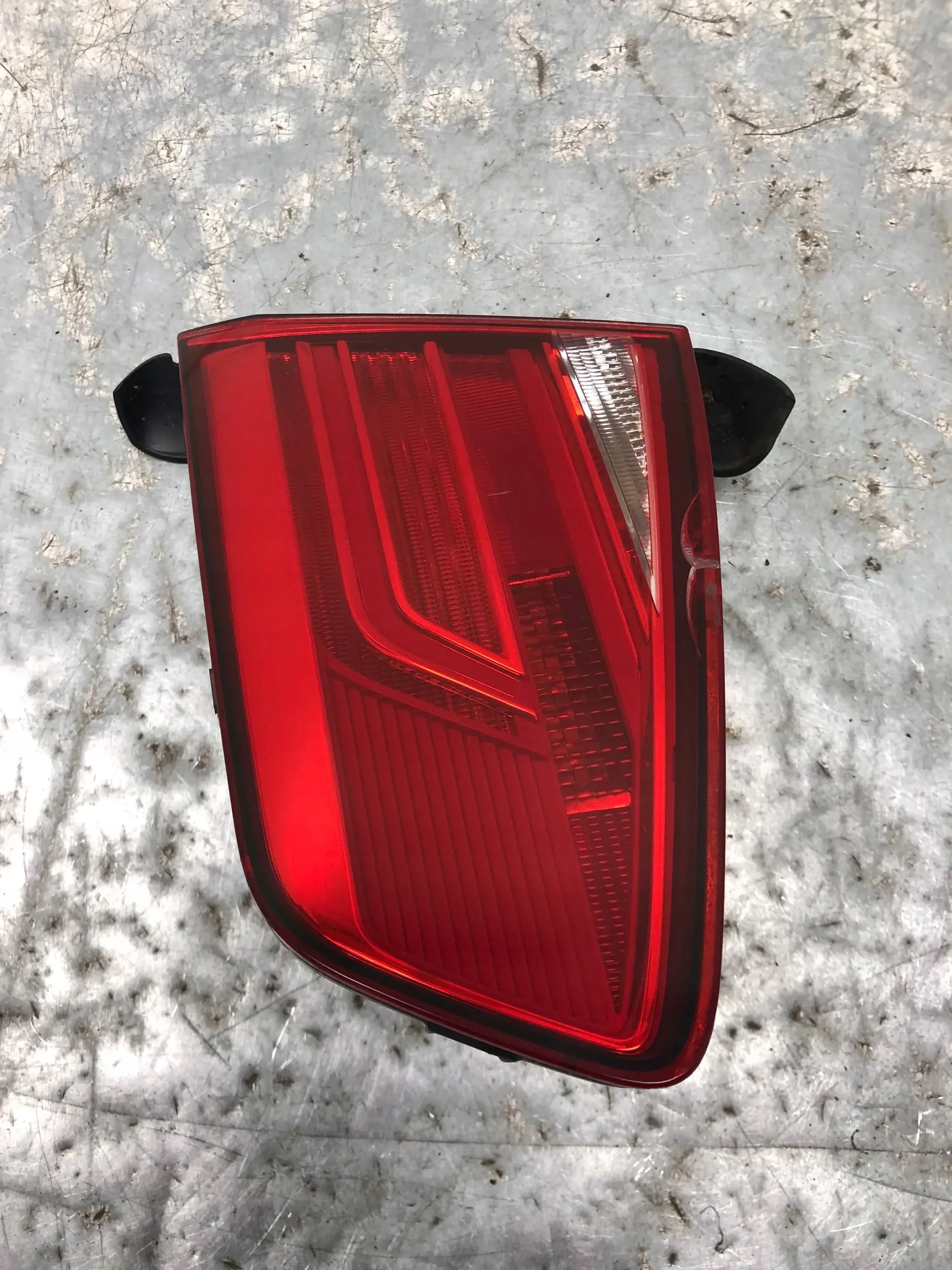 Feux phare Droite Arrière du capot VW PASSAT B8 Berline UK