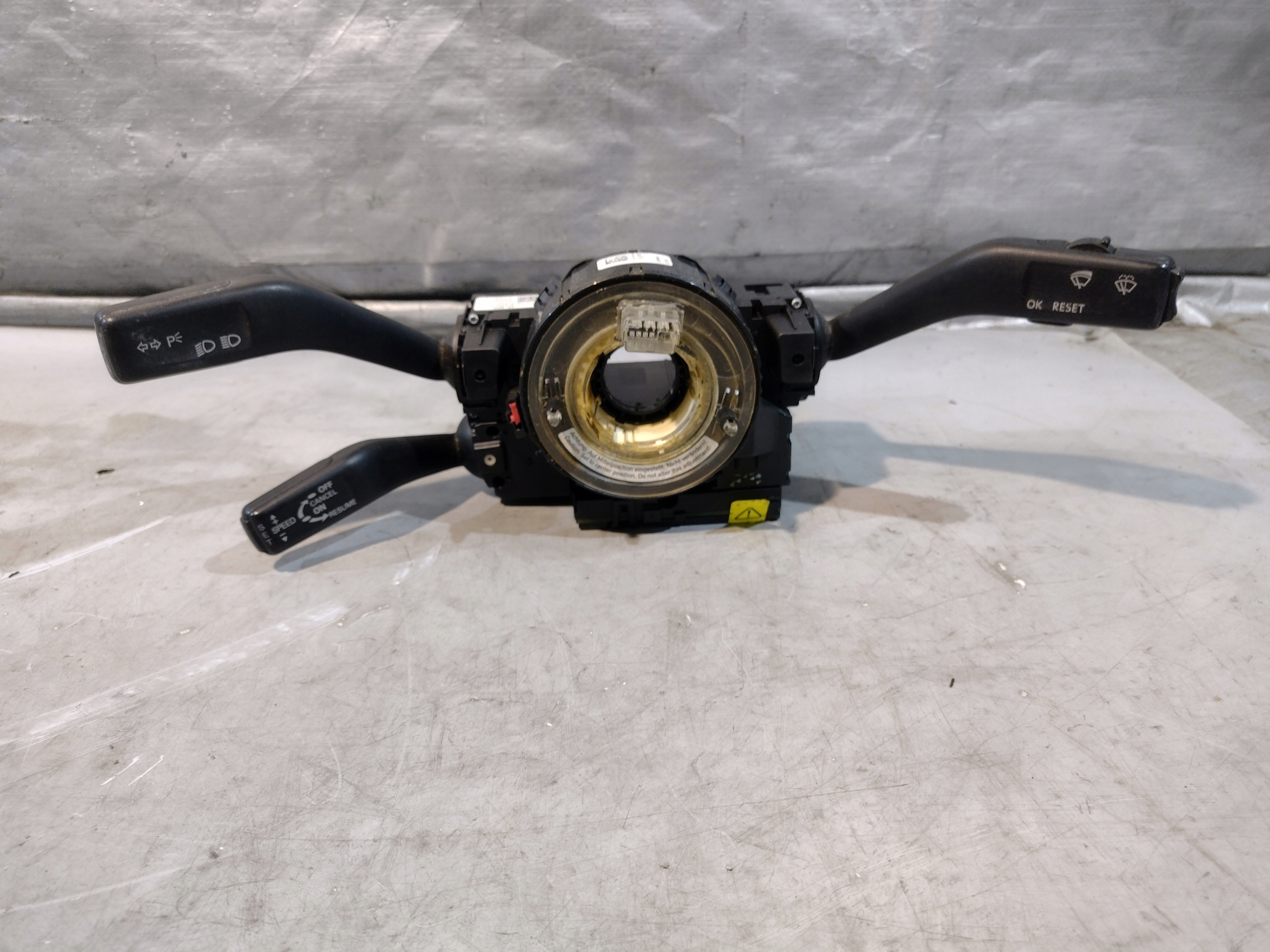 steering wheel levers and controls ring module steering Volkswagen Passat B6 3C5953507R