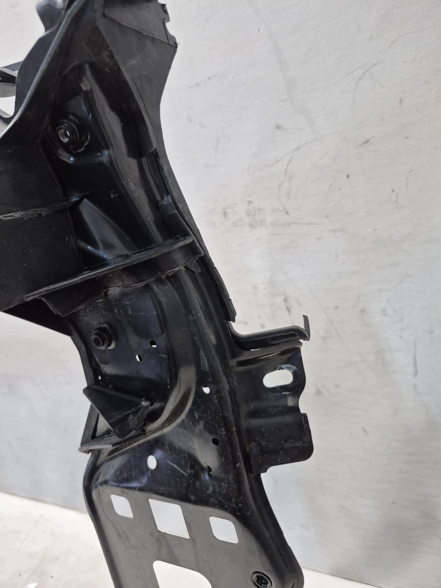 AUDI Q5 III 8MA 24- front body wall front pillar iron 8MA805594