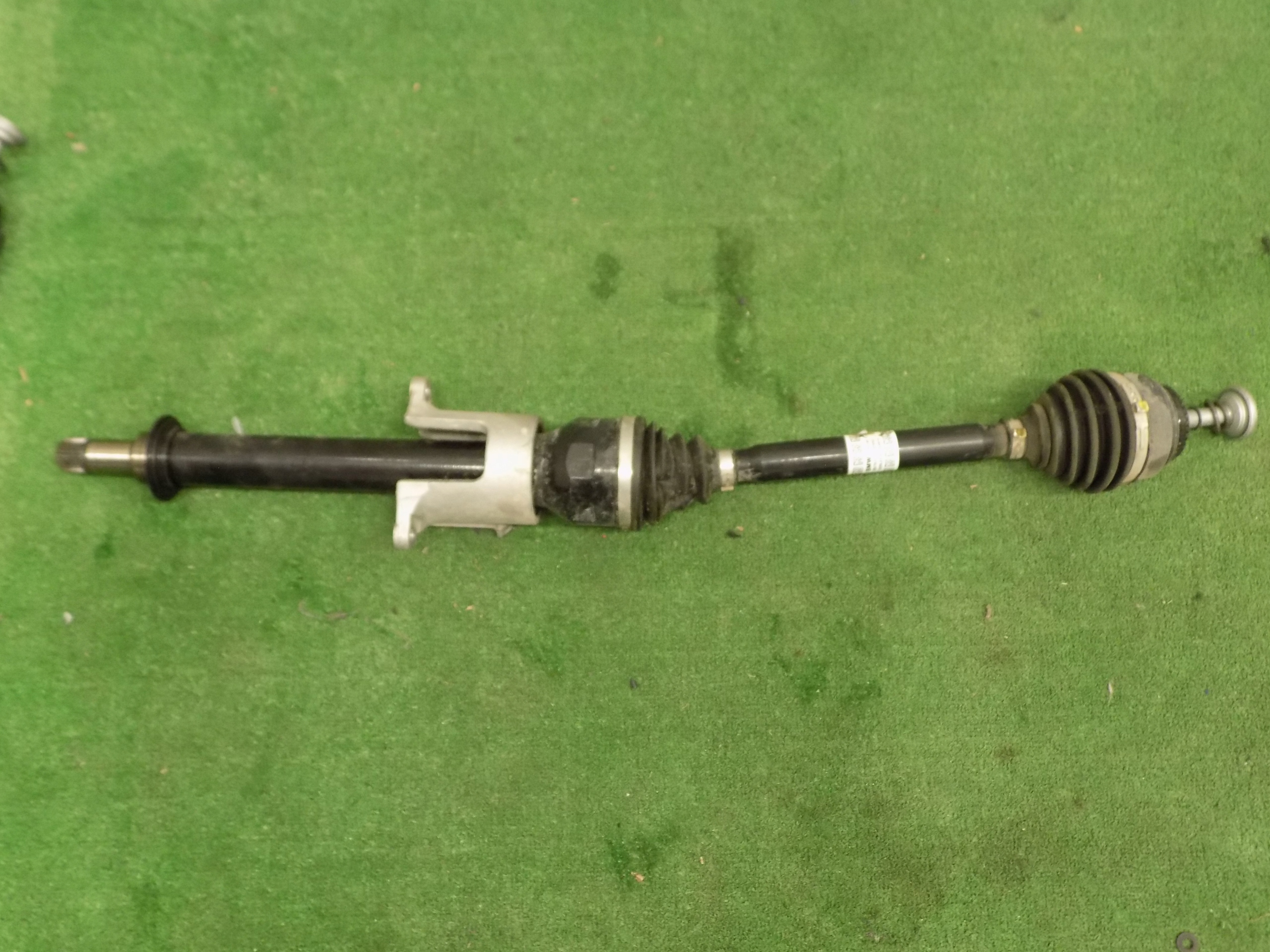 BMW IX1 U11 semi-axis front right 9884798
