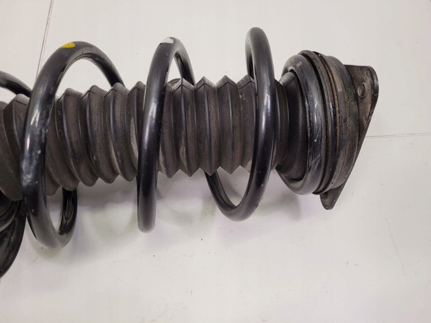 shock absorber front left side Renault Kadjar 2018 54303HV01A