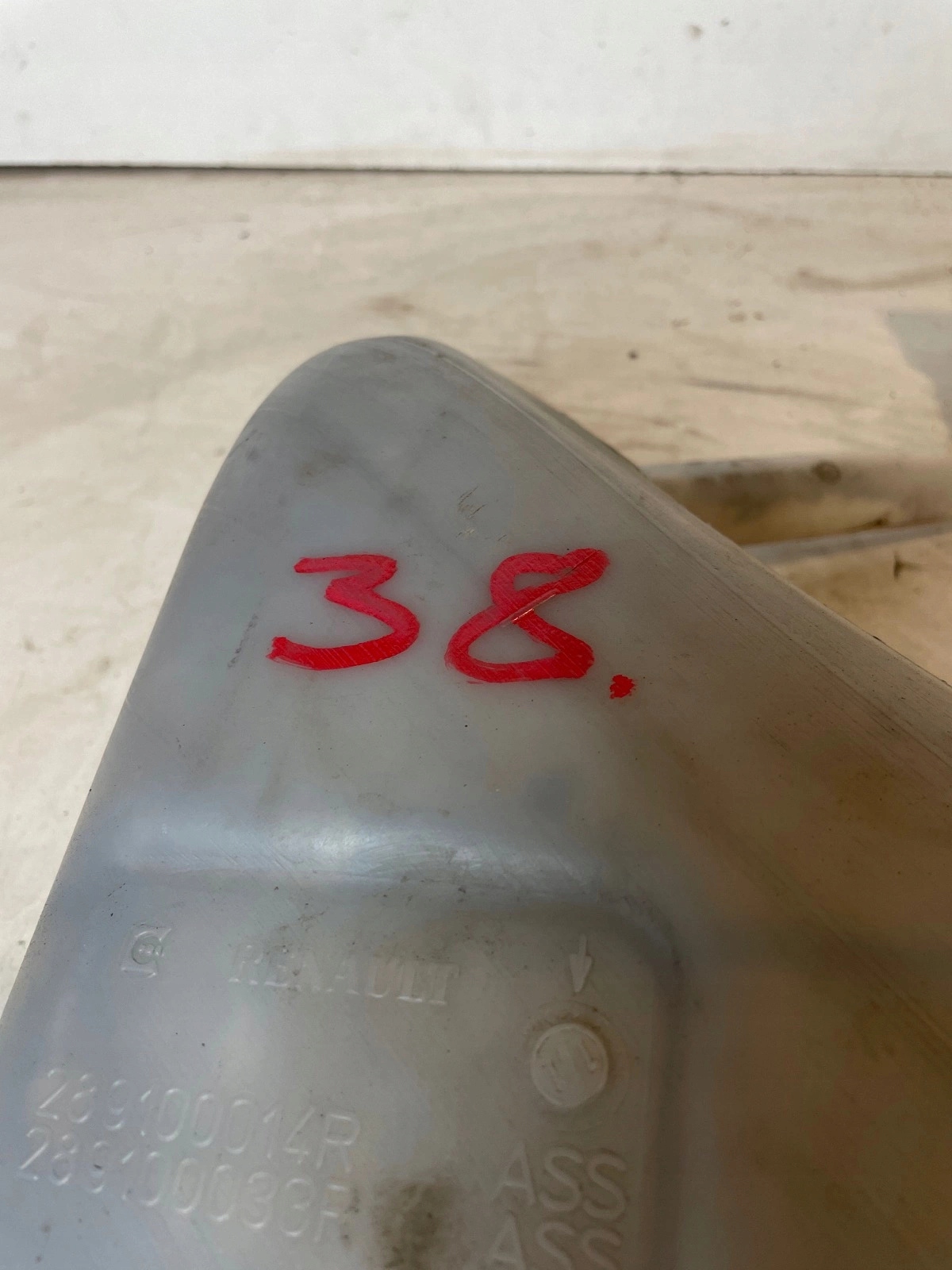 washer fluid tank Renault Scenic Megane III