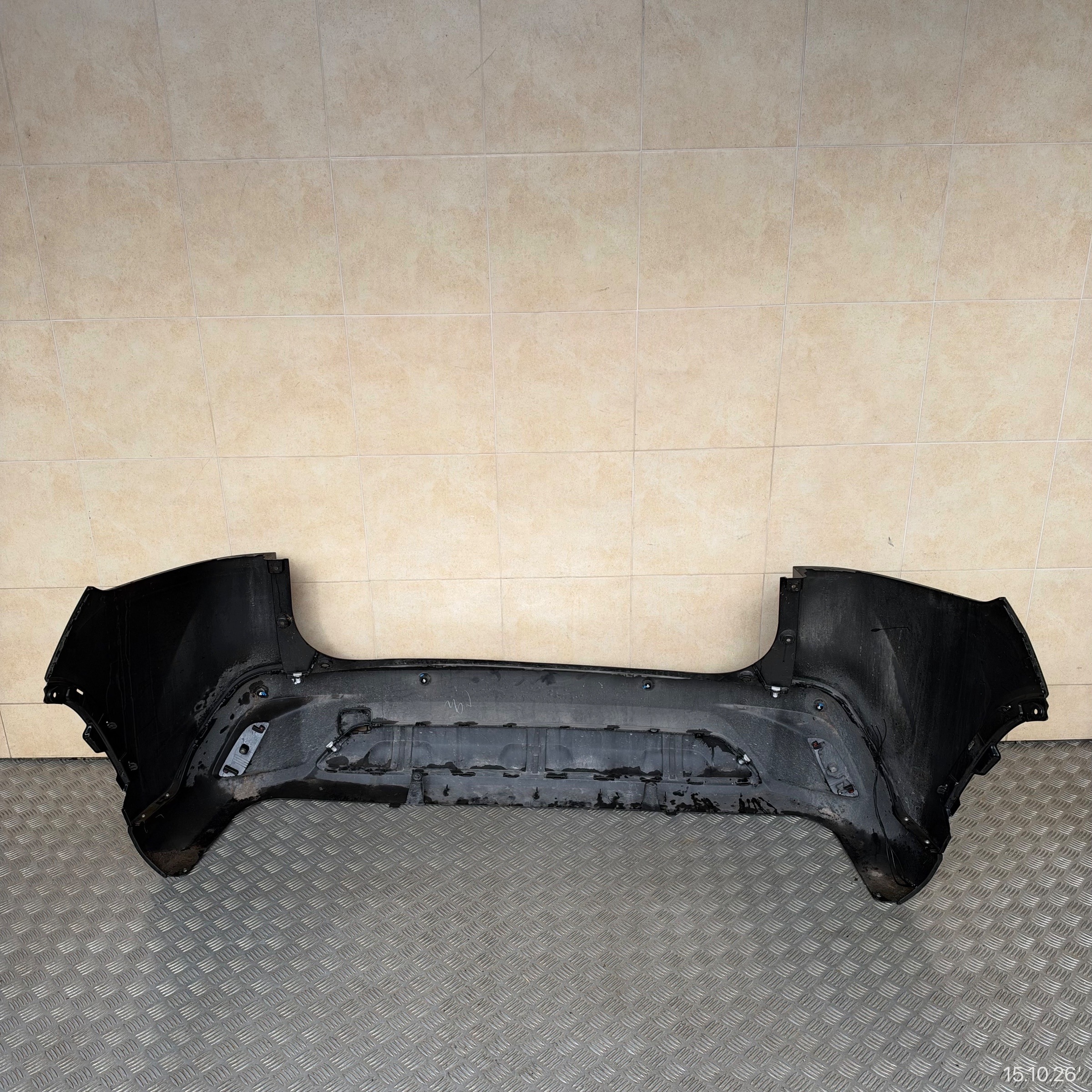 bumper rear complete TOYOTA COROLLA CROSS 2025 year 4 PDC