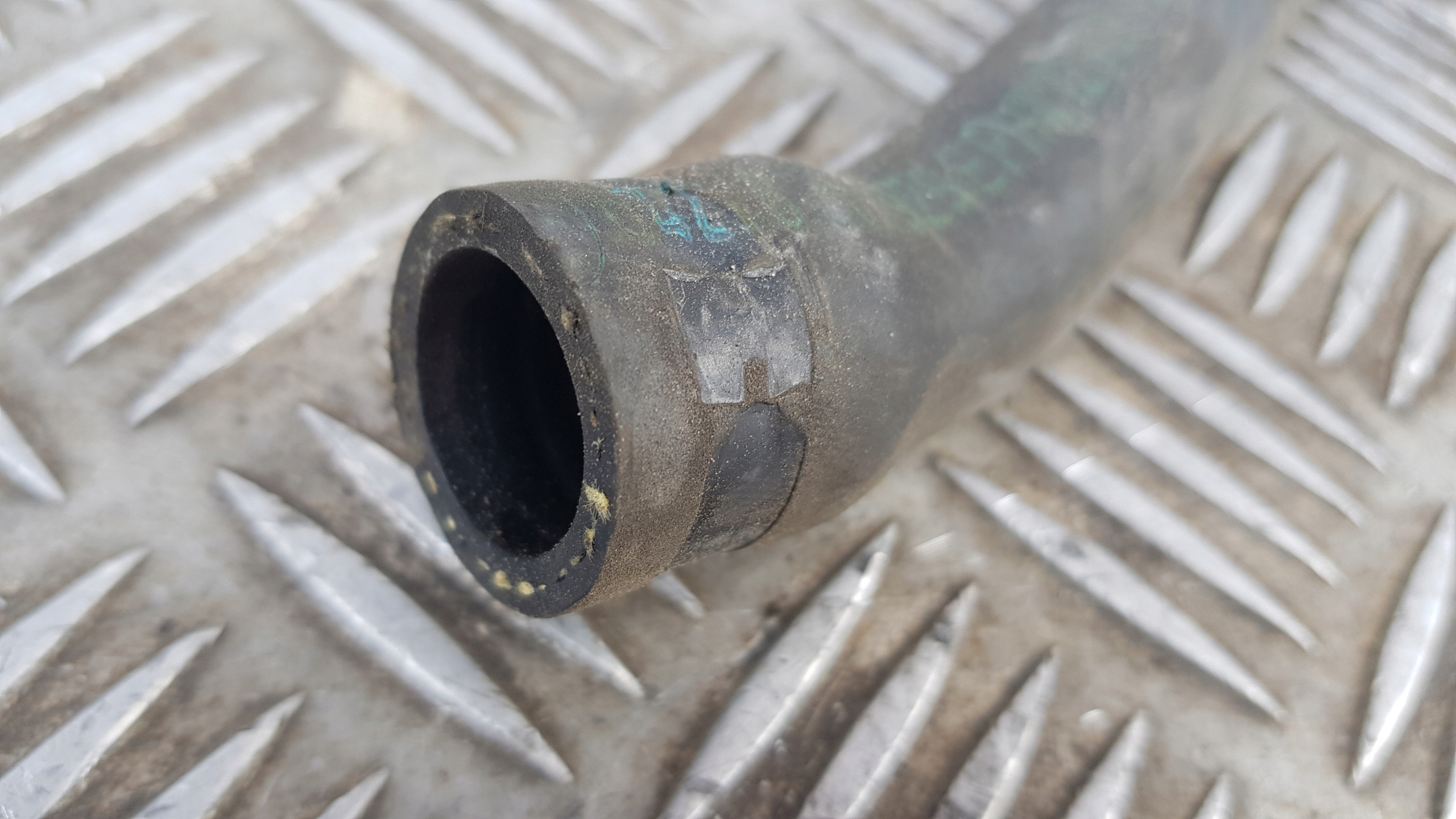 BMW E39 prijenos vode 525D 8367929