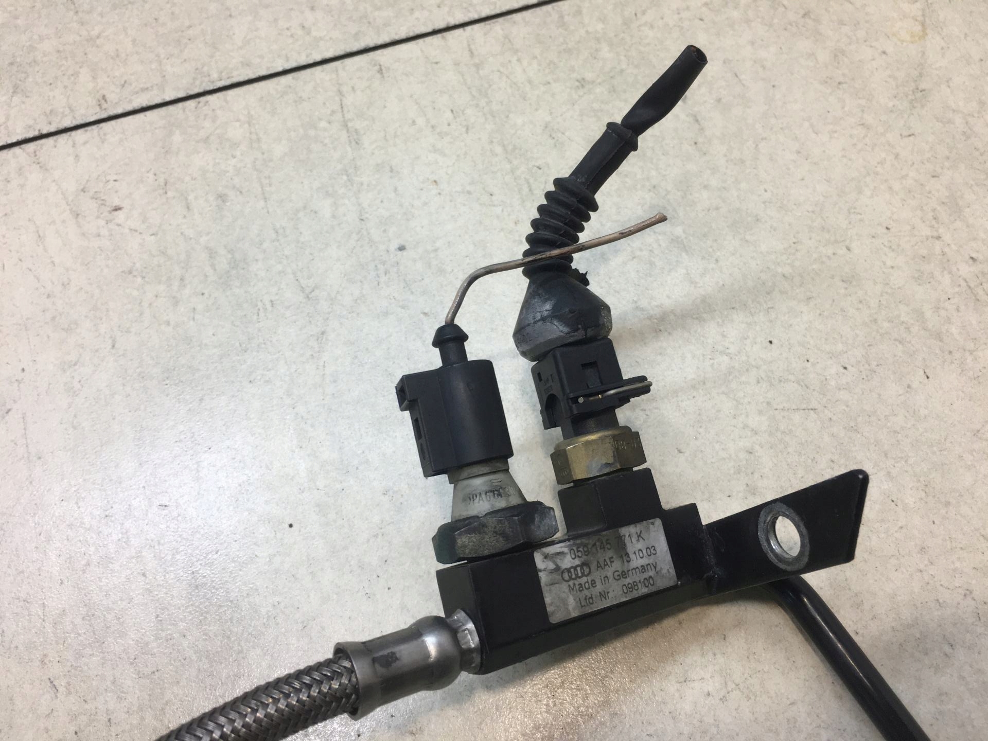 oil line AUDI A4 B6 2.5 TDI 059145771K