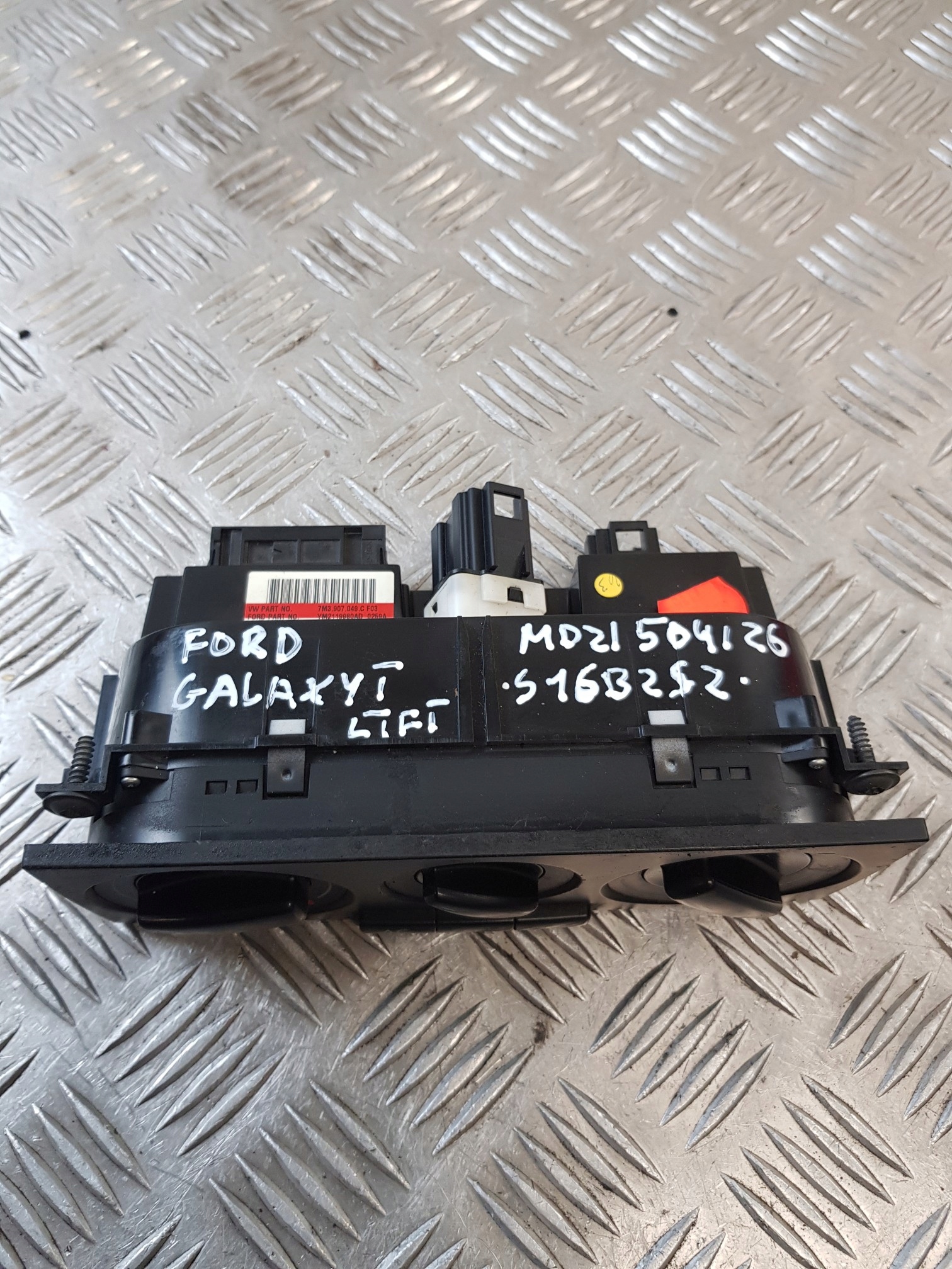 PANEL Bouches buses 7M3907049C FORD GALAXY et 00R