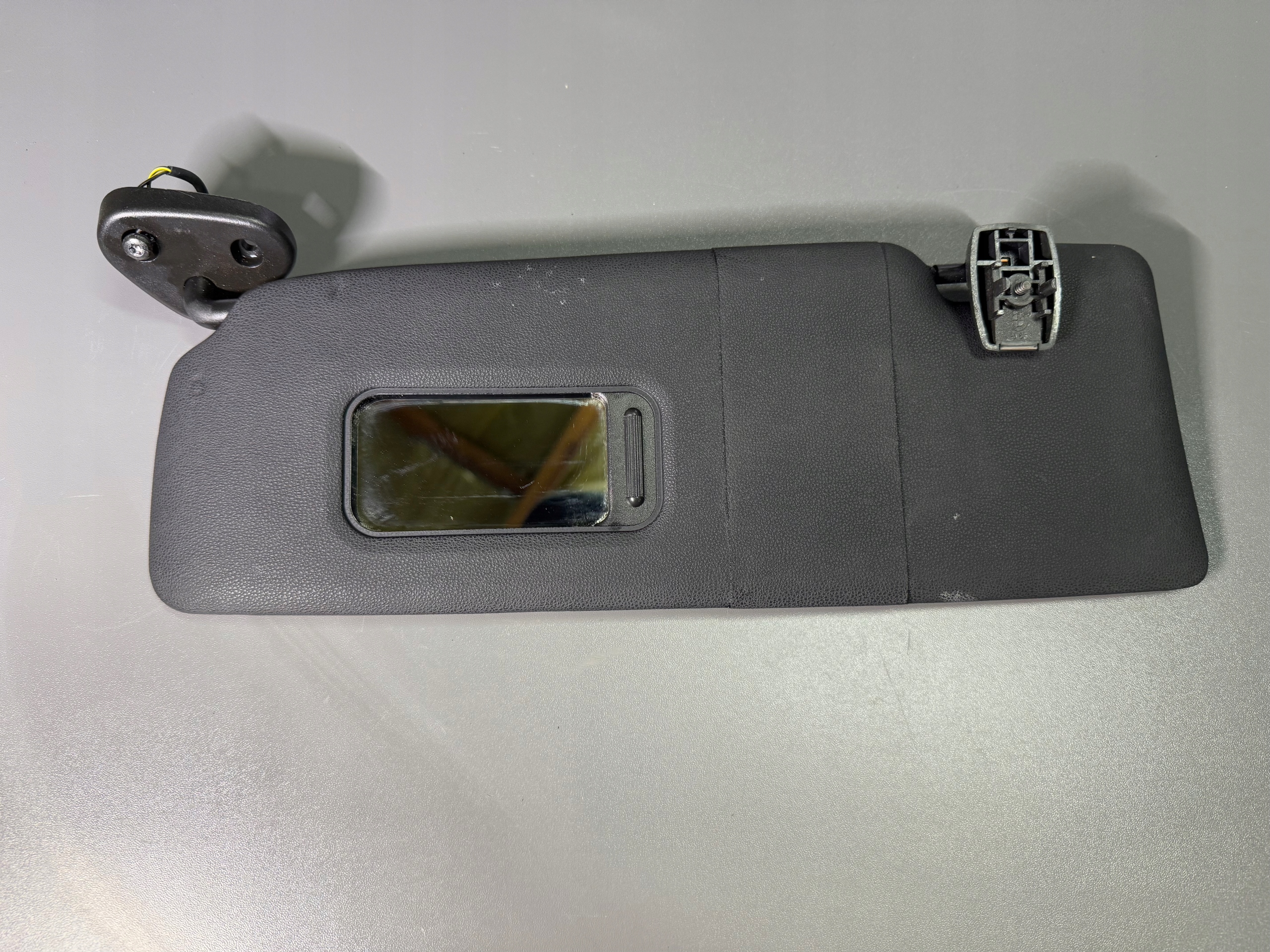BMW 1 E81 E87 visor visor left EUROPA