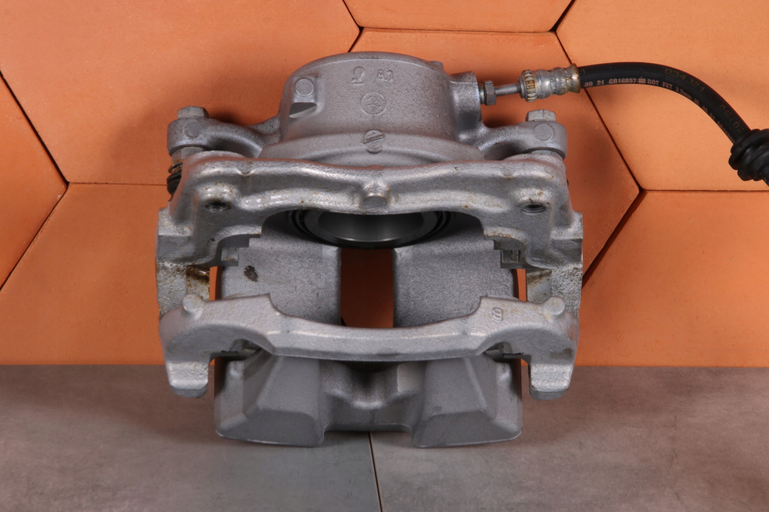 BMW G30 G31 caliper brake left front front 6872799 60/24/330 25 km !!!