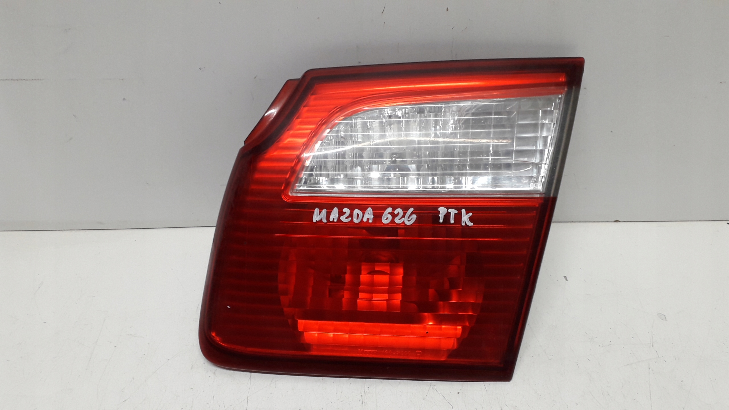 MAZDA 626 LIFT 00-02 LAMPA PRAWA TYŁ W KALPE