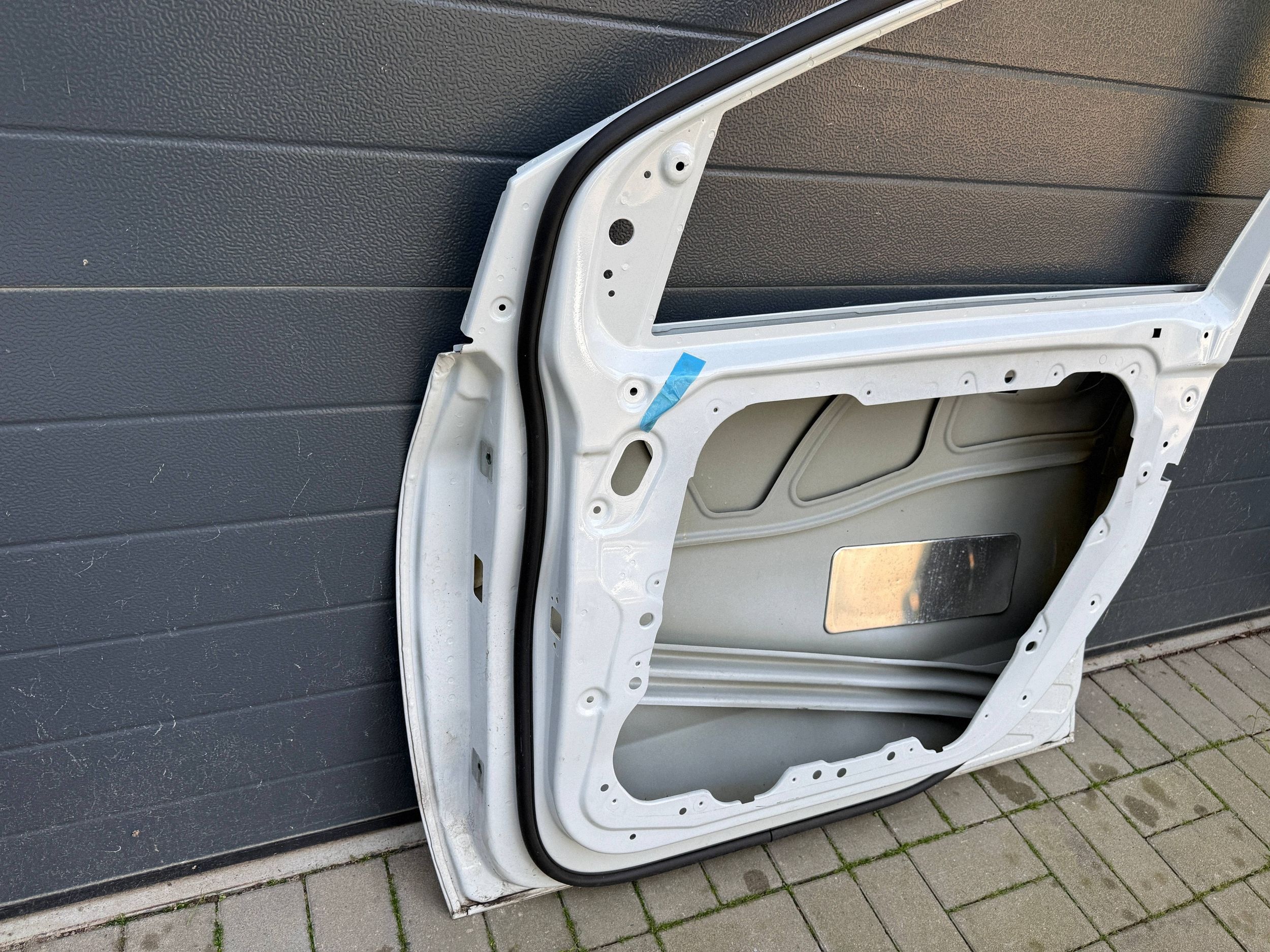 Mercedes B 247 door right front front
