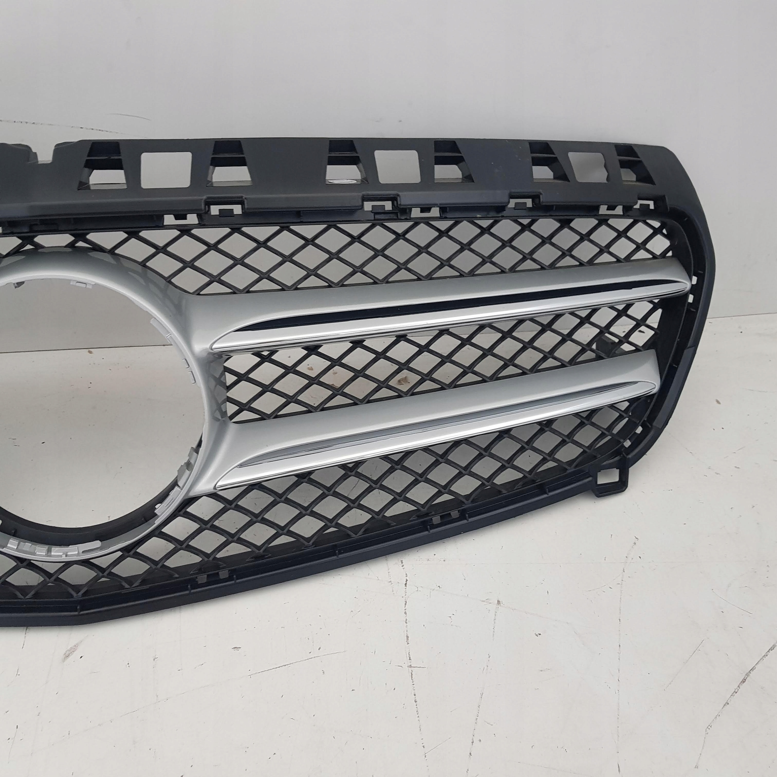 MERCEDES A KLASA 176 ATRAPA GRIL NOWY ORYGINAŁ Typ samochodu Samochody osobowe