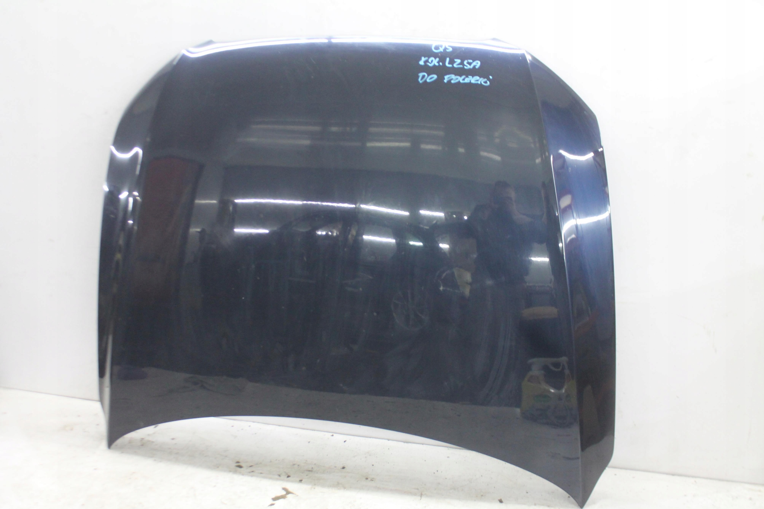 Capot AUDI Q5 8R des roues. LZ5A 08-12