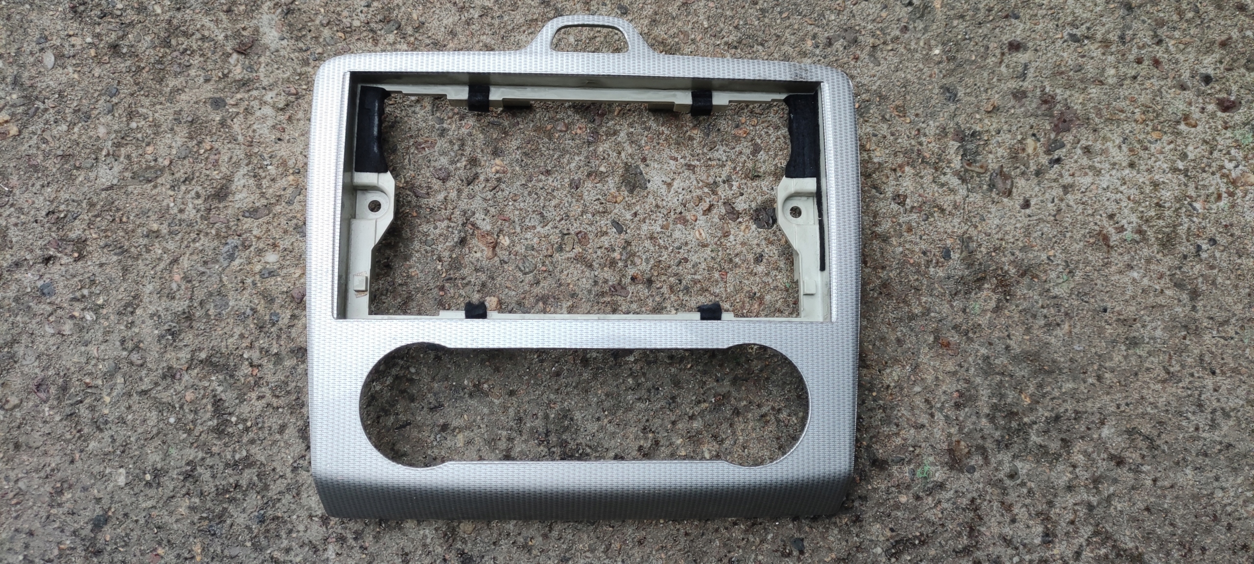 RAMKA RADIA FORD FOCUS MK2 KLIMATRONIK