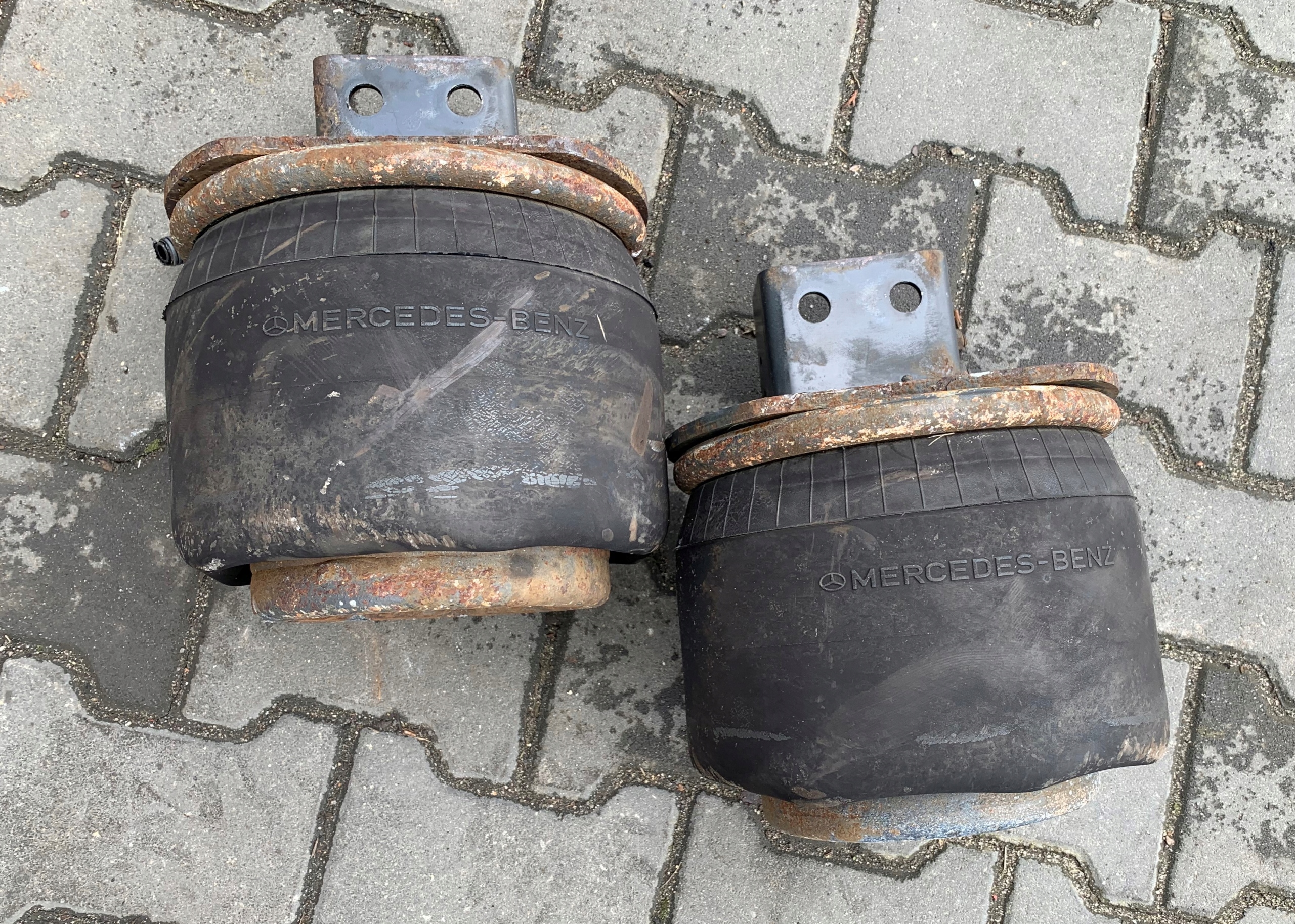 6127N - ACTROS MP4 ПОДУШКА МЕХОВАЯ ПОДВЕСКА ЗАДНЯЯ МЕГА