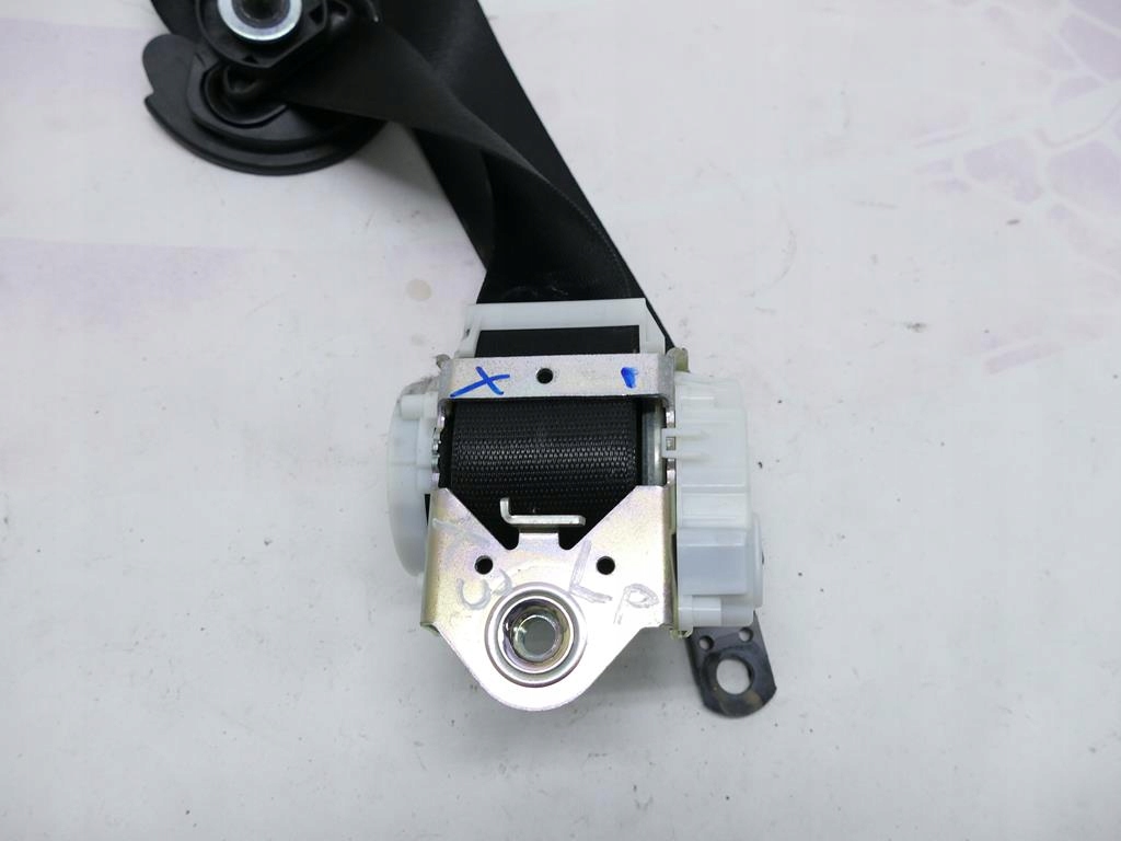 BMW X3 E83 ремень безопасности